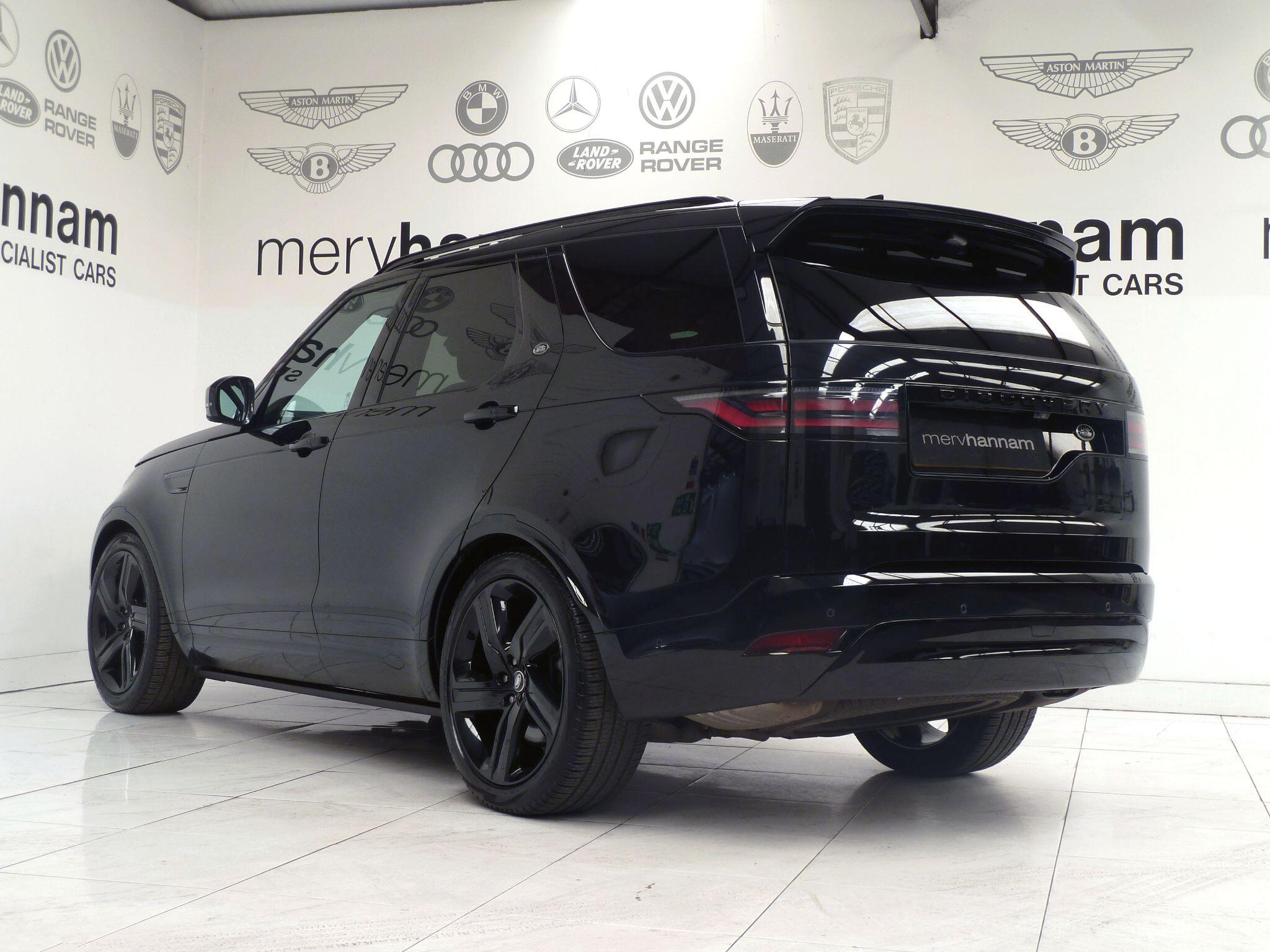 Land Rover Discovery 3.0   Metropolitan Edition   <br/><br/>PAN ROOF + BLACK PACK + STEPS
