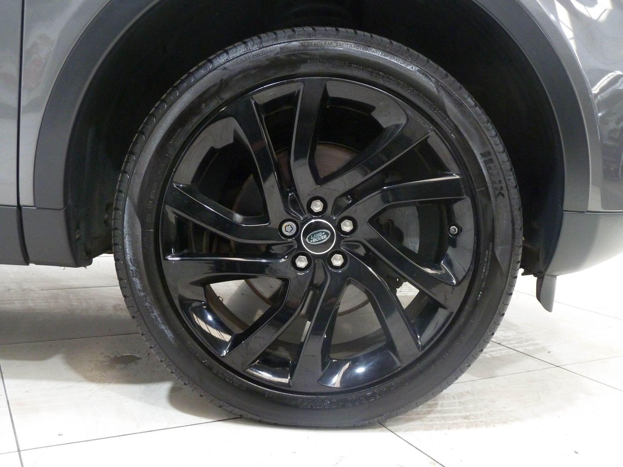 Land Rover Discovery Sport 2.0 TD4 HSE Black   <br/><br/>BLACK EXTERIOR PACK + PAN ROOF