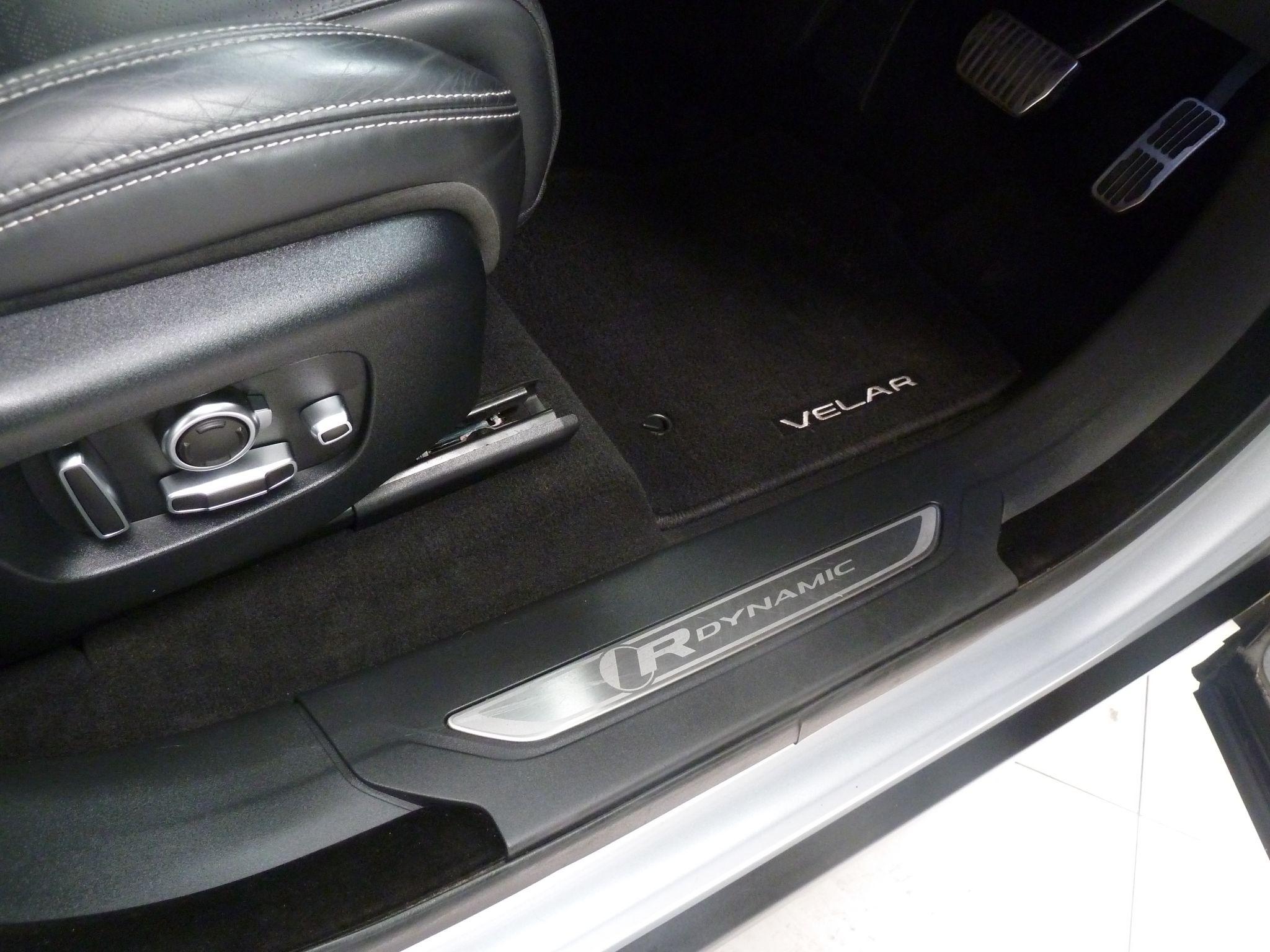 Land Rover Range Rover Velar 2.0 D240 R-Dynamic HSE   <br/><br/>PAN ROOF + BLACK DESIGN PACK