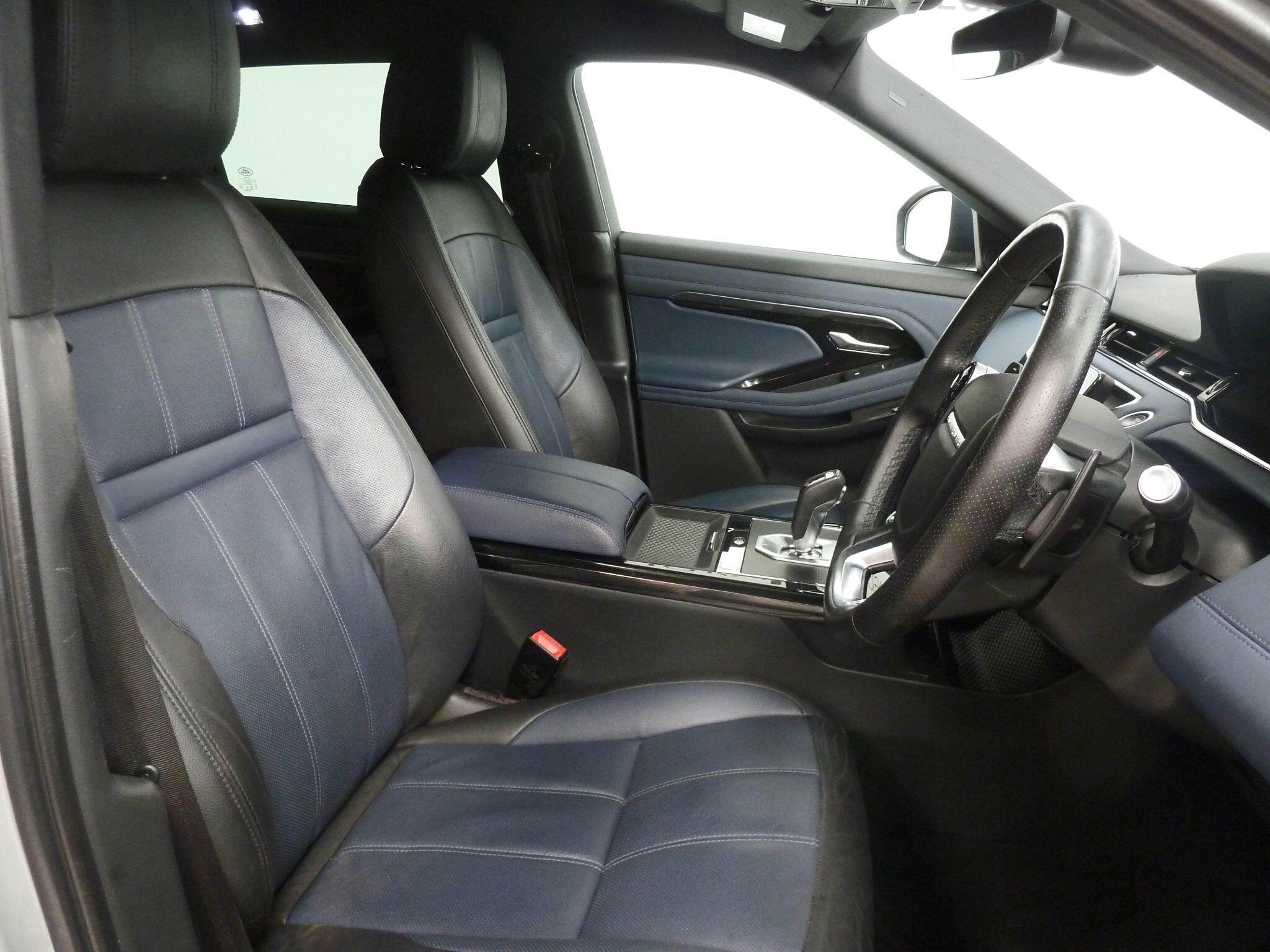 Land Rover Range Rover Evoque 2.0 P200  R-Dynamic SE   <br/><br/>HEATED WHEEL + REVERSE  CAMERA