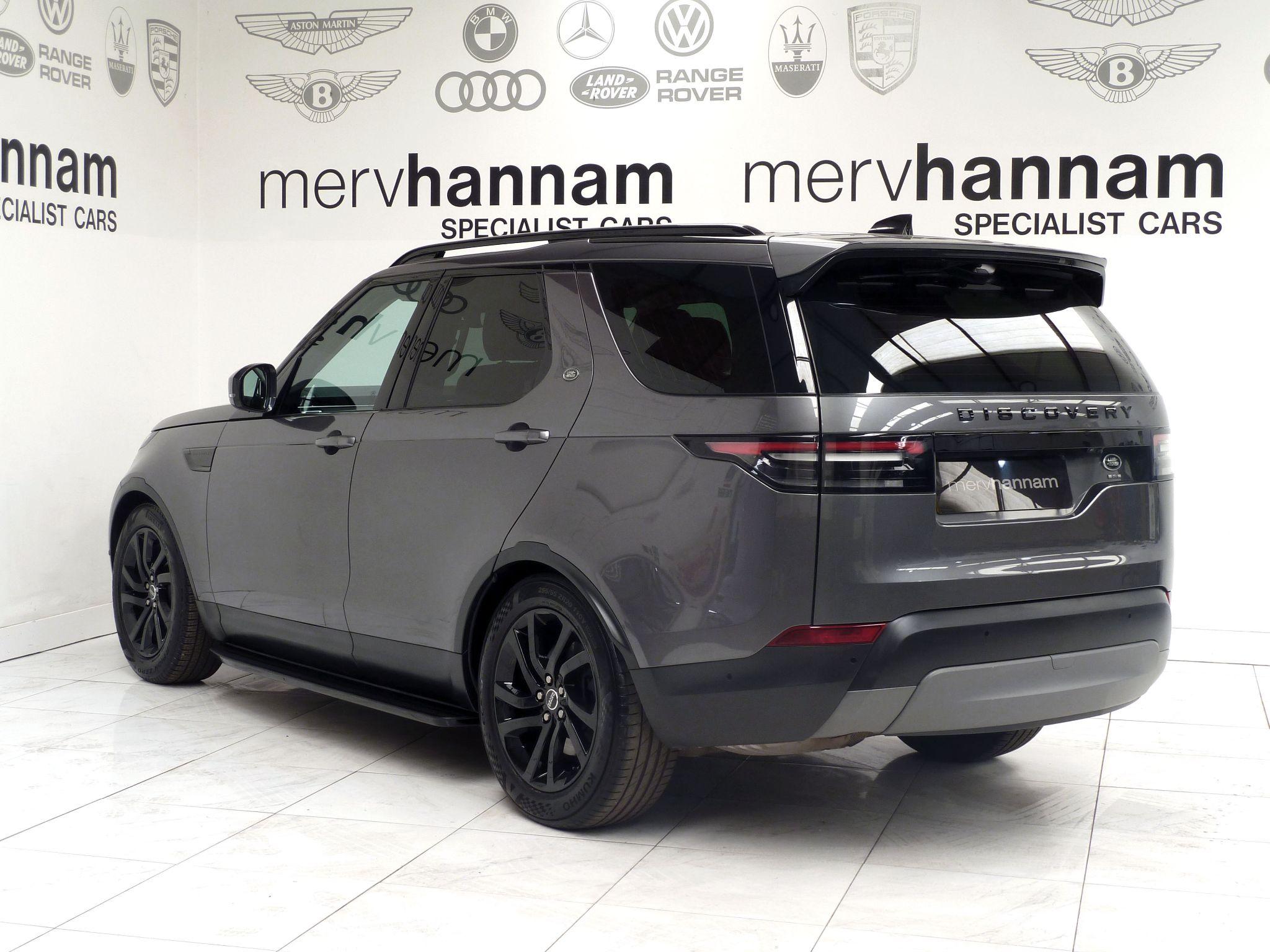 Land Rover Discovery 3.0 SD V6 SE   <br/><br/>BLACK PACK + SIDE STEPS