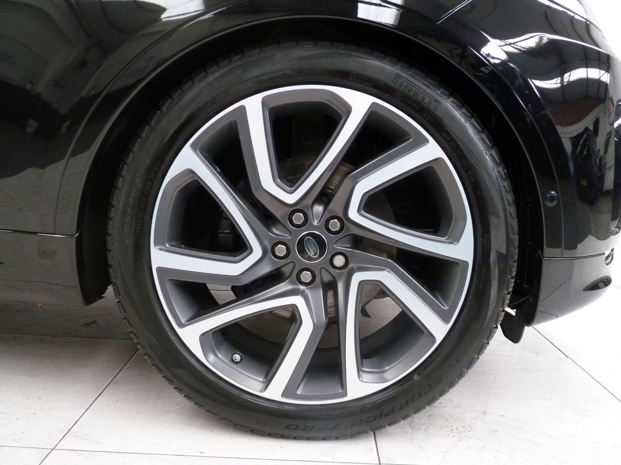 Land Rover Discovery 2.0 Si4 HSE GPF SUV  Petrol   (300 ps)<br/><br/>PAN ROOF + BLACK PACK