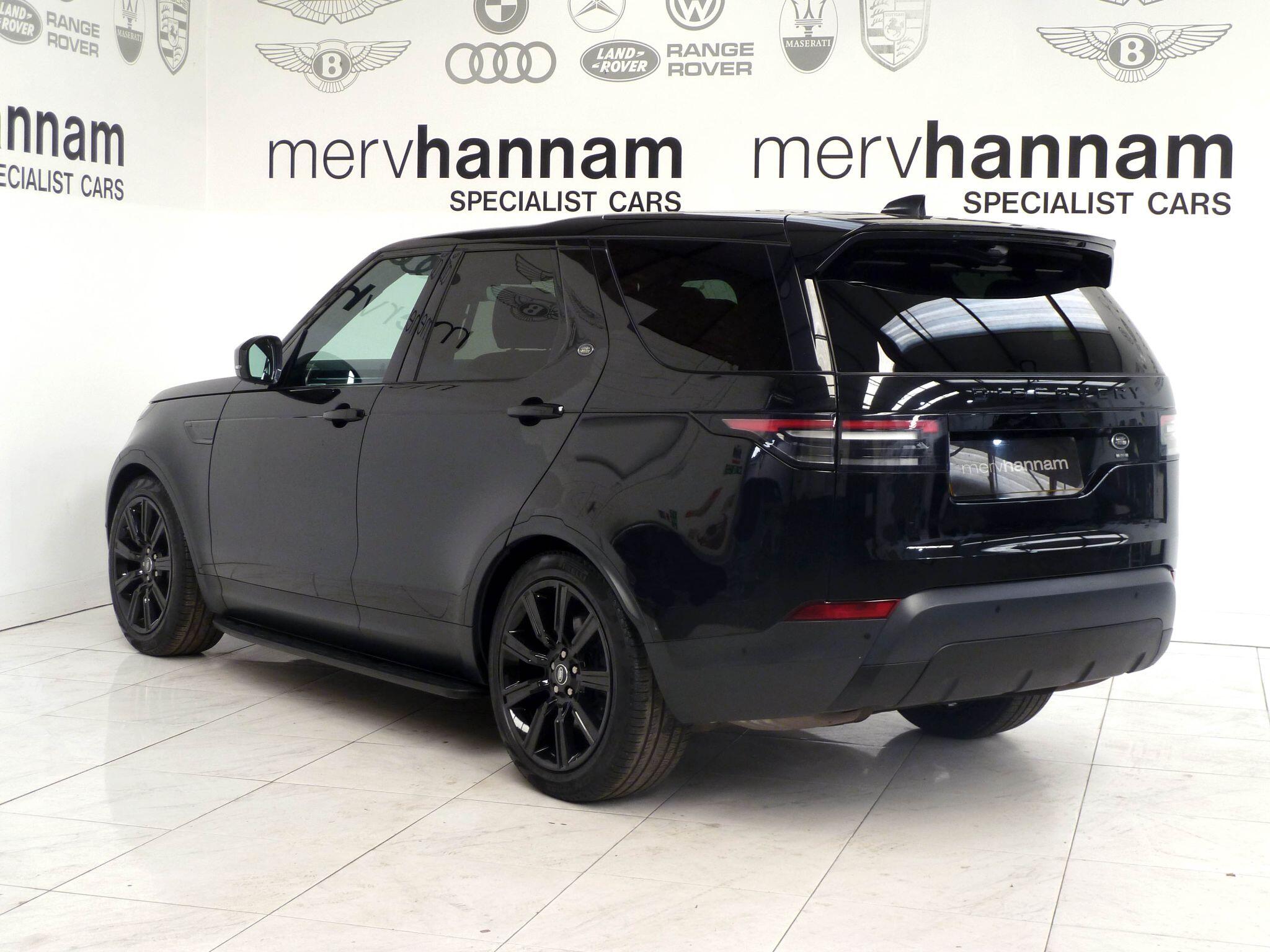 Land Rover Discovery 3.0 SD V6 SE   <br/><br/>STEPS + BLACK EXTERIOR PACK