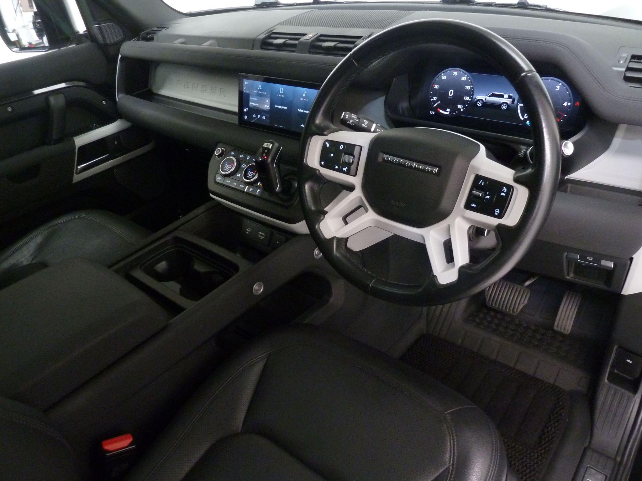 Land Rover Defender 110 3.0 D250  X-Dynamic SE   <br/><br/>HAWKE EIGER EDITION 110