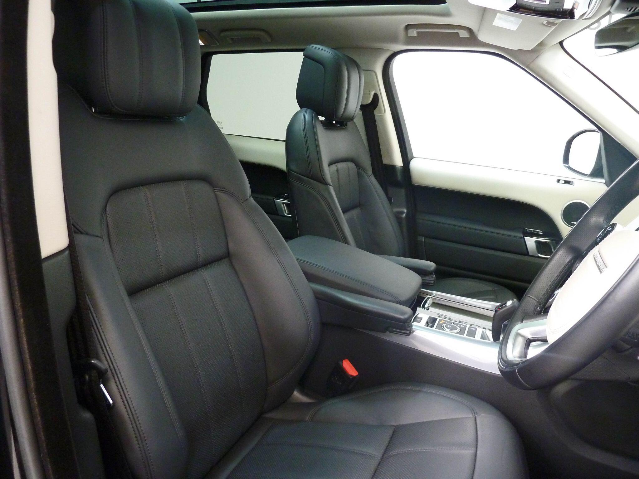 Land Rover Range Rover Sport 3.0 D250  HSE Silver   <br/><br/>AUTOBIOGRAPHY PACK + PAN ROOF