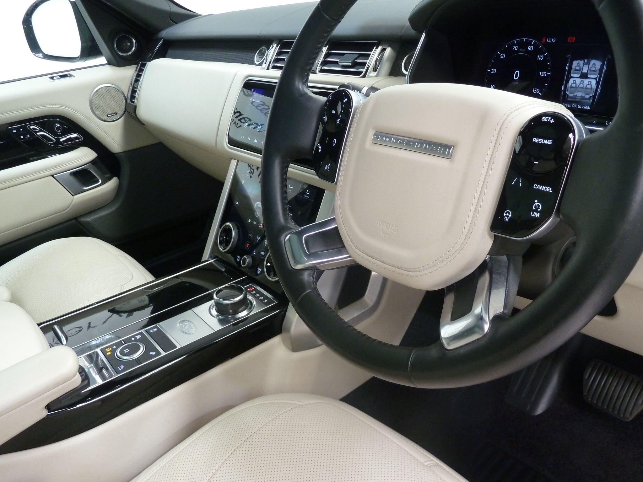 Land Rover Range Rover 3.0 P400  Vogue   <br/><br/>PAN ROOF + BLACK PACK + TV