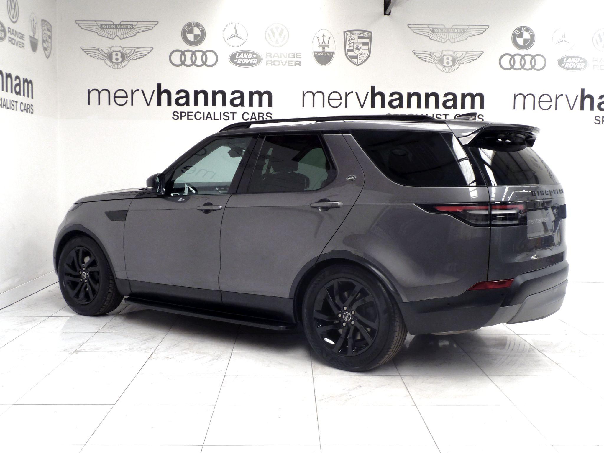 Land Rover Discovery 3.0 SD V6 SE   <br/><br/>BLACK PACK + SIDE STEPS