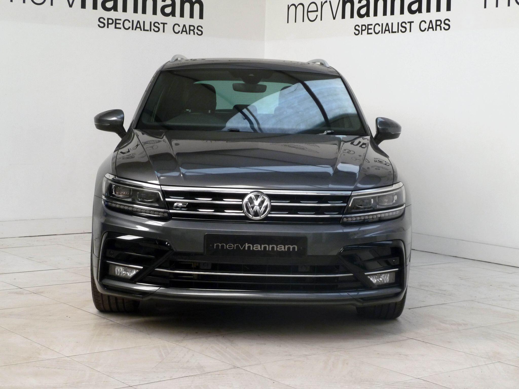 Volkswagen Tiguan 2.0 TDI BlueMotion Tech R-Line SUV  Diesel DSG 4Motion   (150 ps)<br/><br/>PAN ROOF + SAT NAV + AUTO