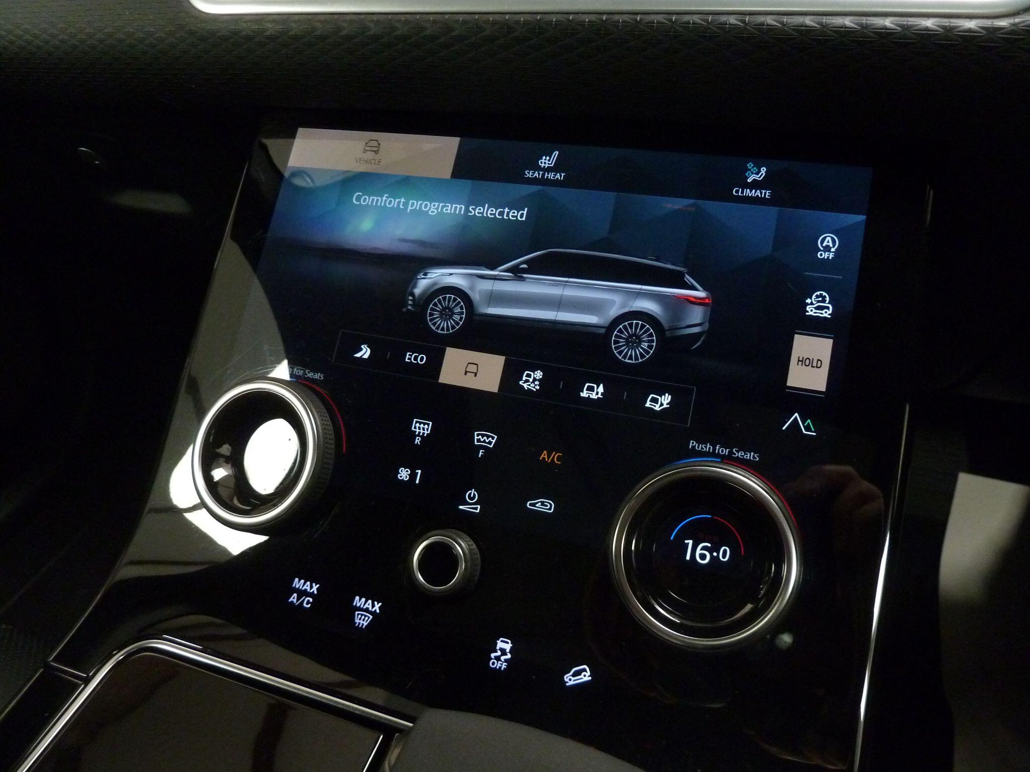 Land Rover Range Rover Velar 2.0 D200  Edition   <br/><br/>OPENING PAN ROOF + BLACK PACK