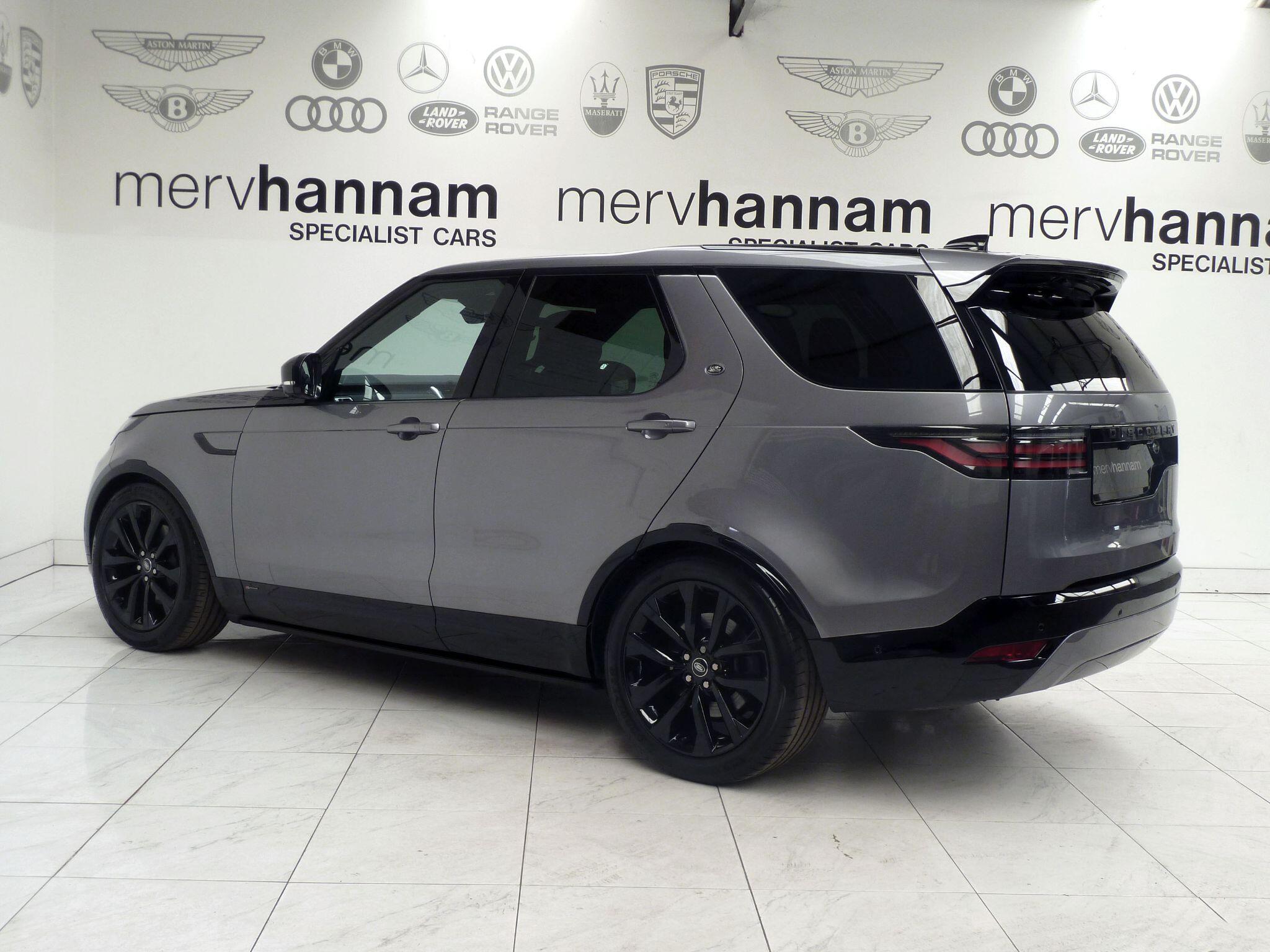 Land Rover Discovery 3.0 D250  R-Dynamic SE   <br/><br/>PAN ROOF + BLACK PACK + STEPS