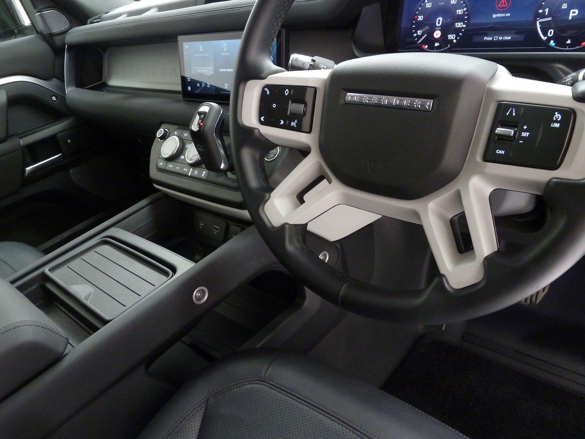 Land Rover Defender 90 3.0 D200  S   <br/><br/>VELARE EIGER EDITION