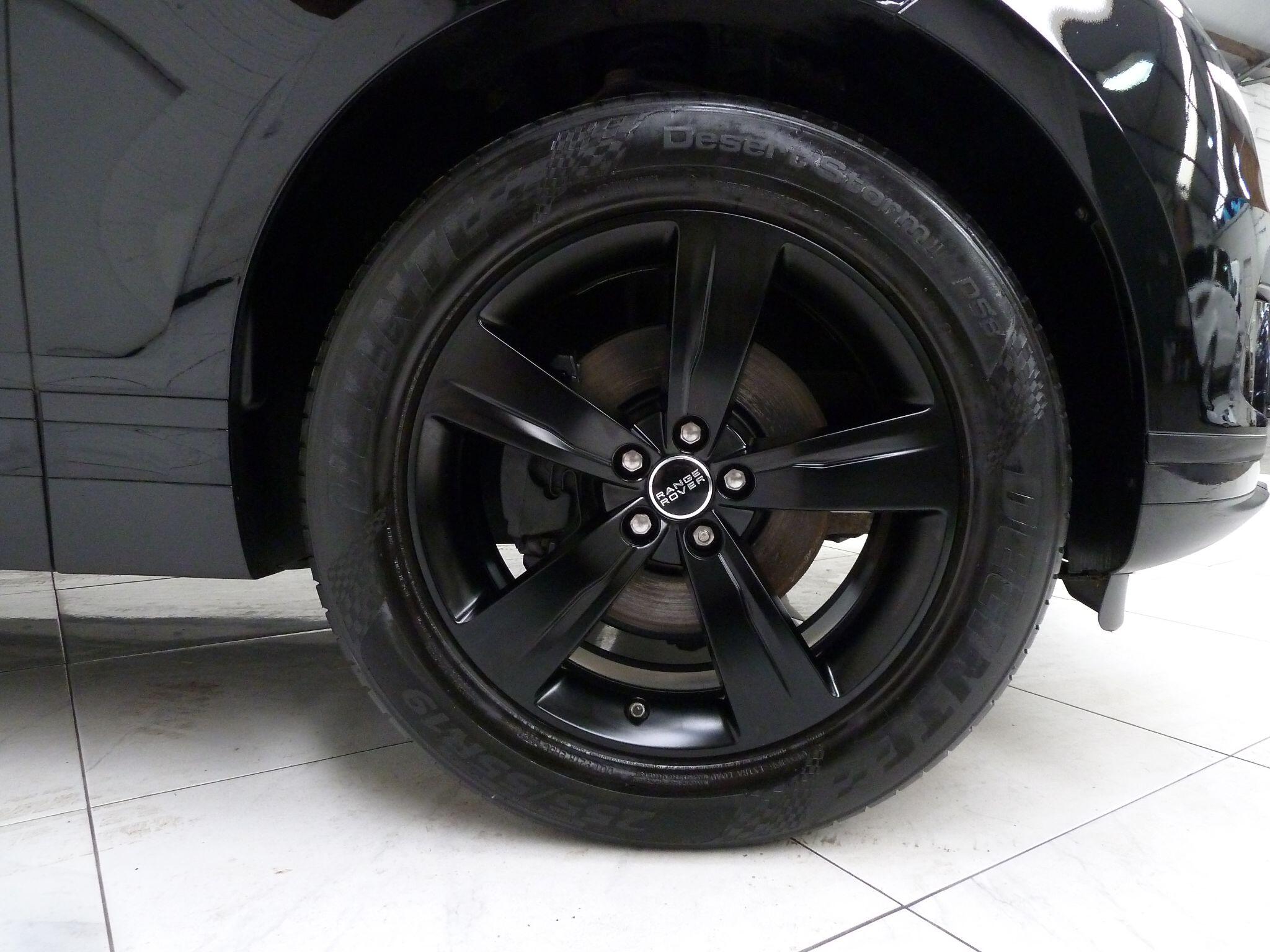 Land Rover Range Rover Velar 2.0 D200    <br/><br/>BLACK EXTERIOR DESIGN PACK