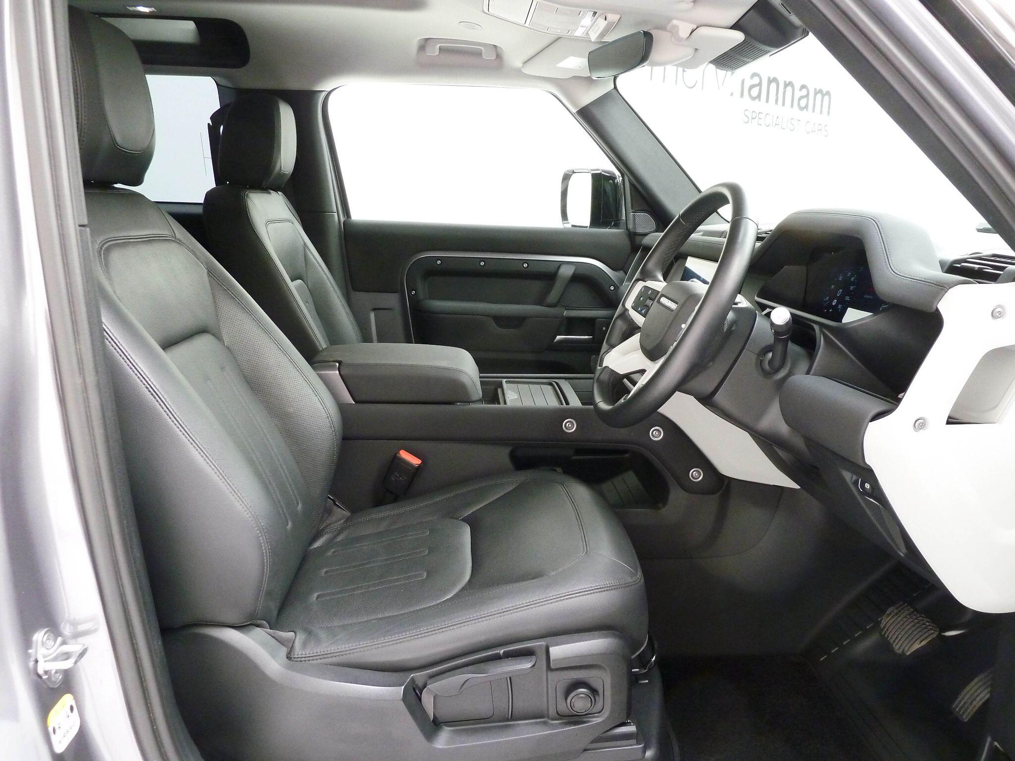 Land Rover Defender 90 3.0 D200  S   <br/><br/>VELARE EIGER EDITION