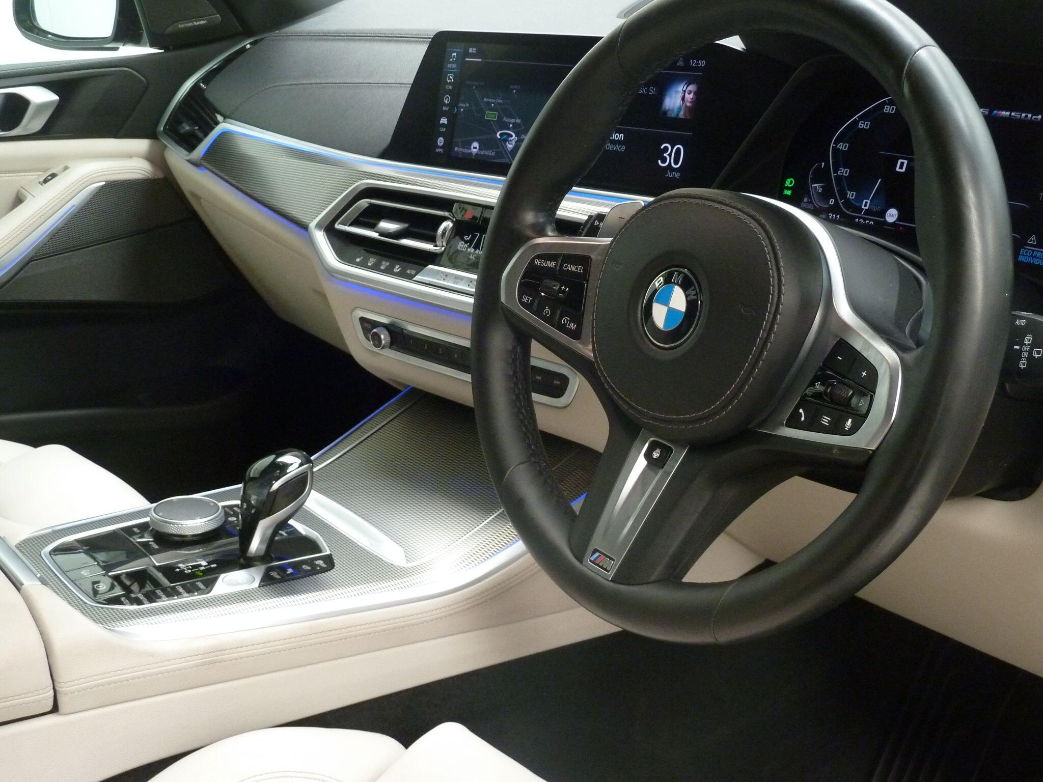 BMW X5 3.0 M50dxDrive   <br/><br/>BMW PERFORMANCE BLACK PACKAGE