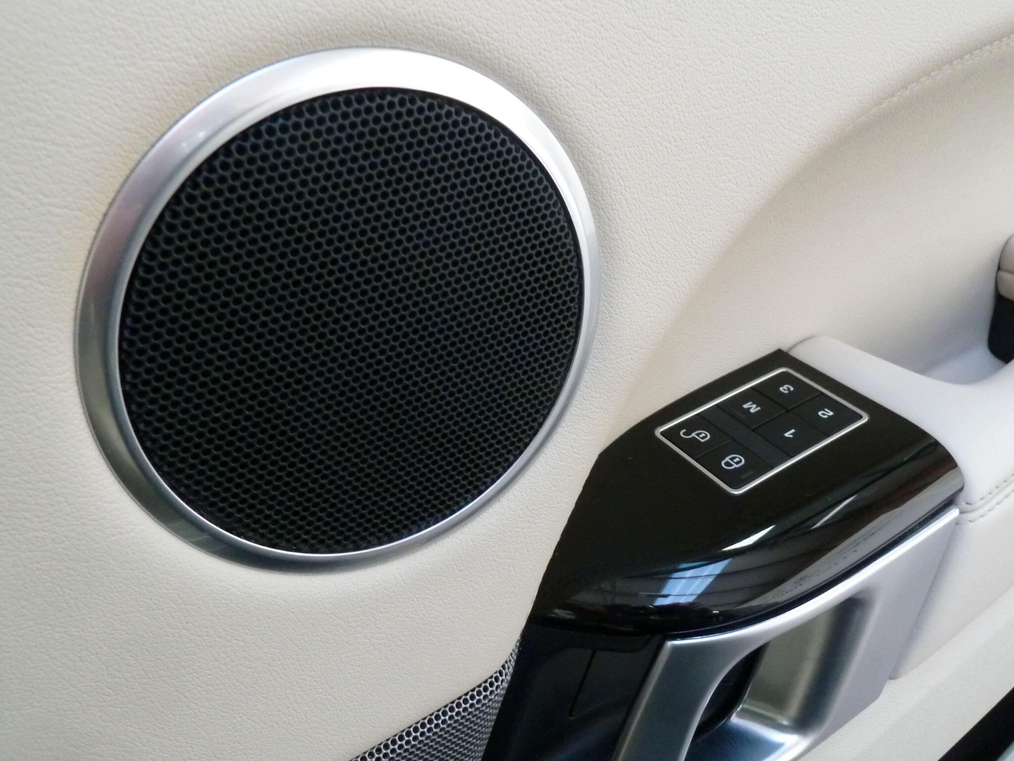 Land Rover Range Rover Sport 3.0 SD V6 HSE   <br/><br/>AUTOBIOGRAPHY DESIGN PACK