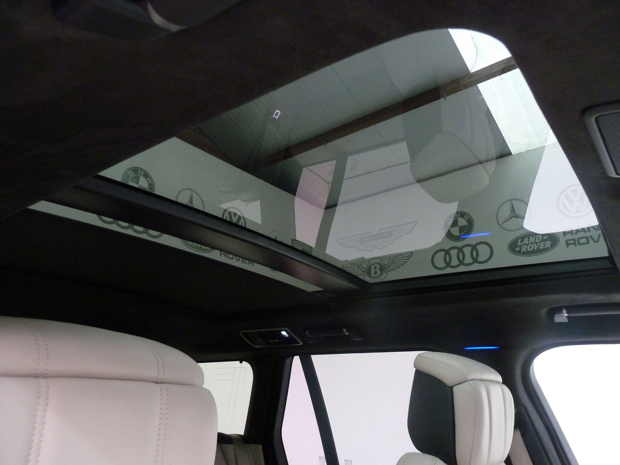 Land Rover Range Rover 2.0 P400e  Westminster   <br/><br/>PAN ROOF + HUD + SOFT CLOSE