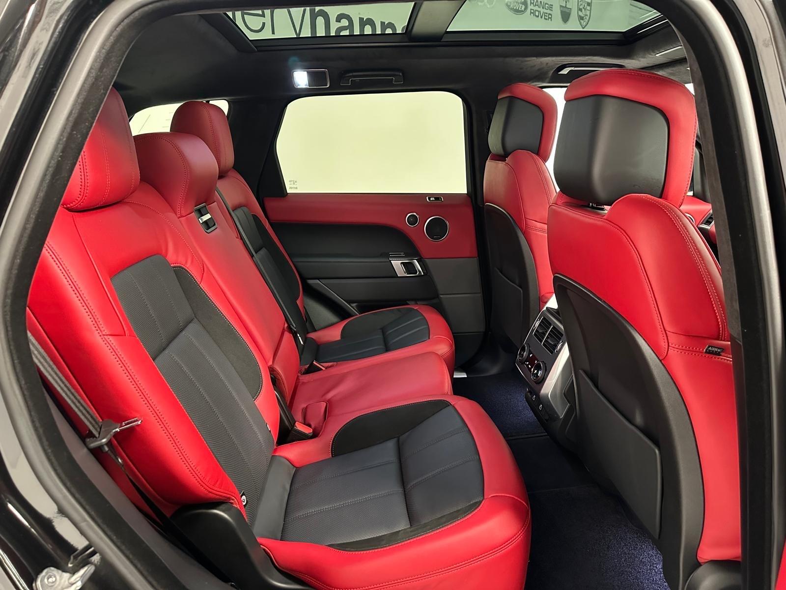 Land Rover Range Rover Sport 3.0 P400  HST   <br/><br/>SLIDING PAN ROOF + CARBON PACK