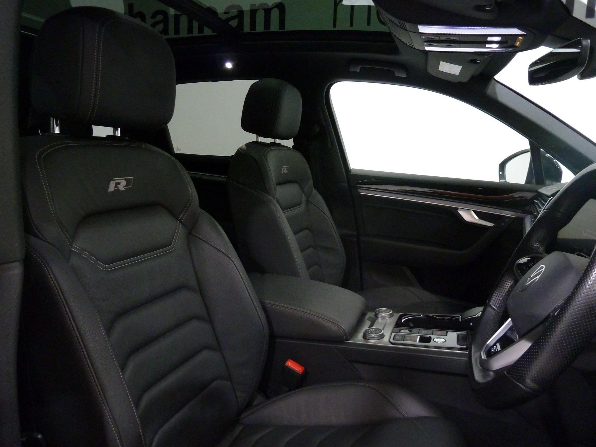 Volkswagen Touareg 3.0 TDI V6 Black Edition Tiptronic 4Motion   <br/><br/>PAN ROOF + BLACK PACK