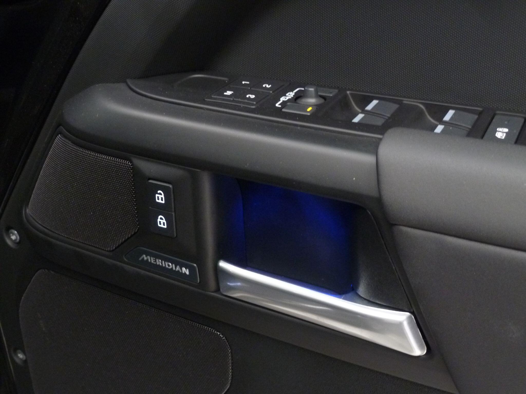 Land Rover Defender 110 3.0 D250  X-Dynamic SE   <br/><br/>HAWKE BLACK EDITION 110