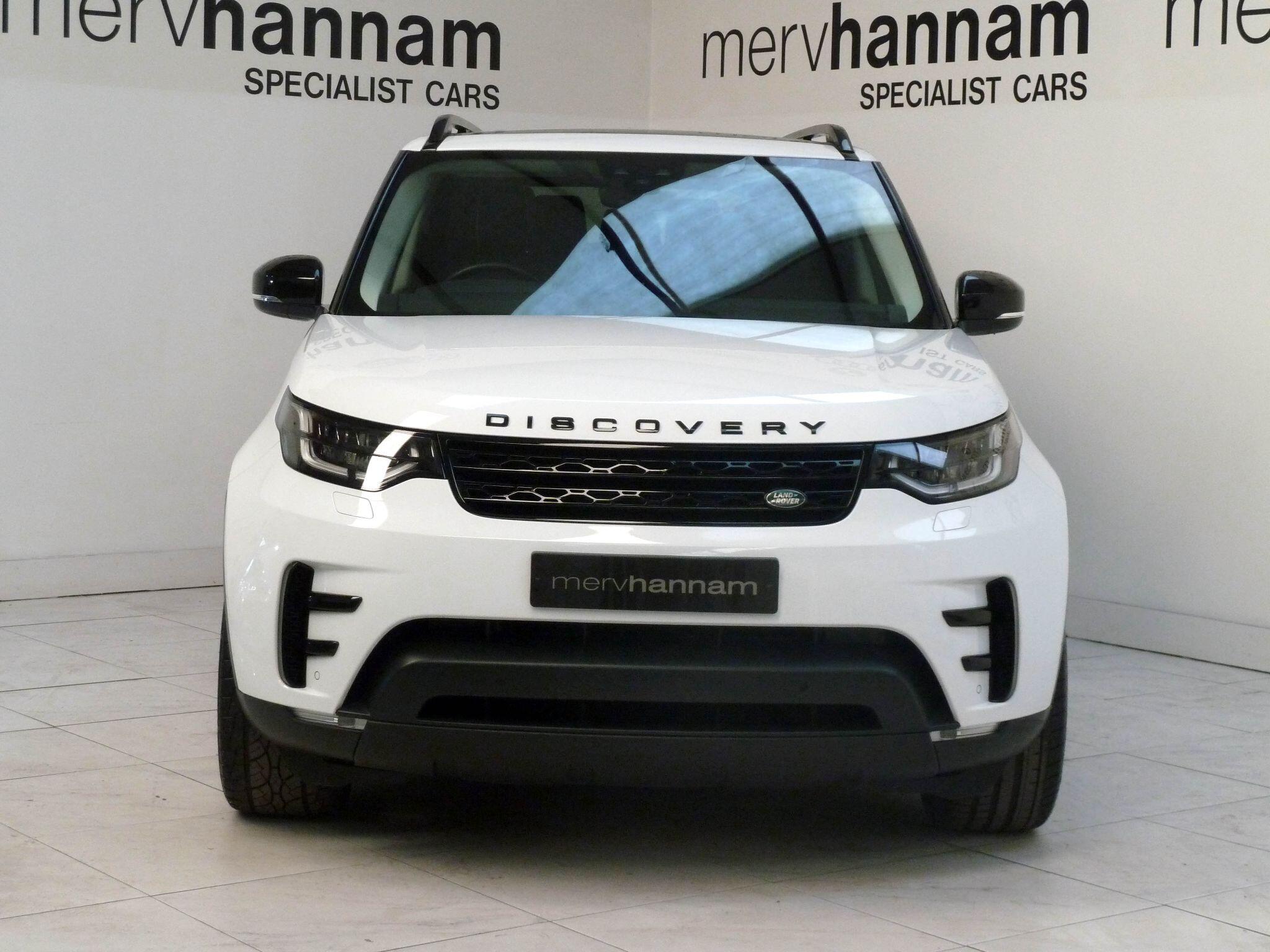 Land Rover Discovery 3.0 TD V6 HSE SUV  Diesel   (258 ps)<br/><br/>PAN ROOF + BLACK PACK + STEPS