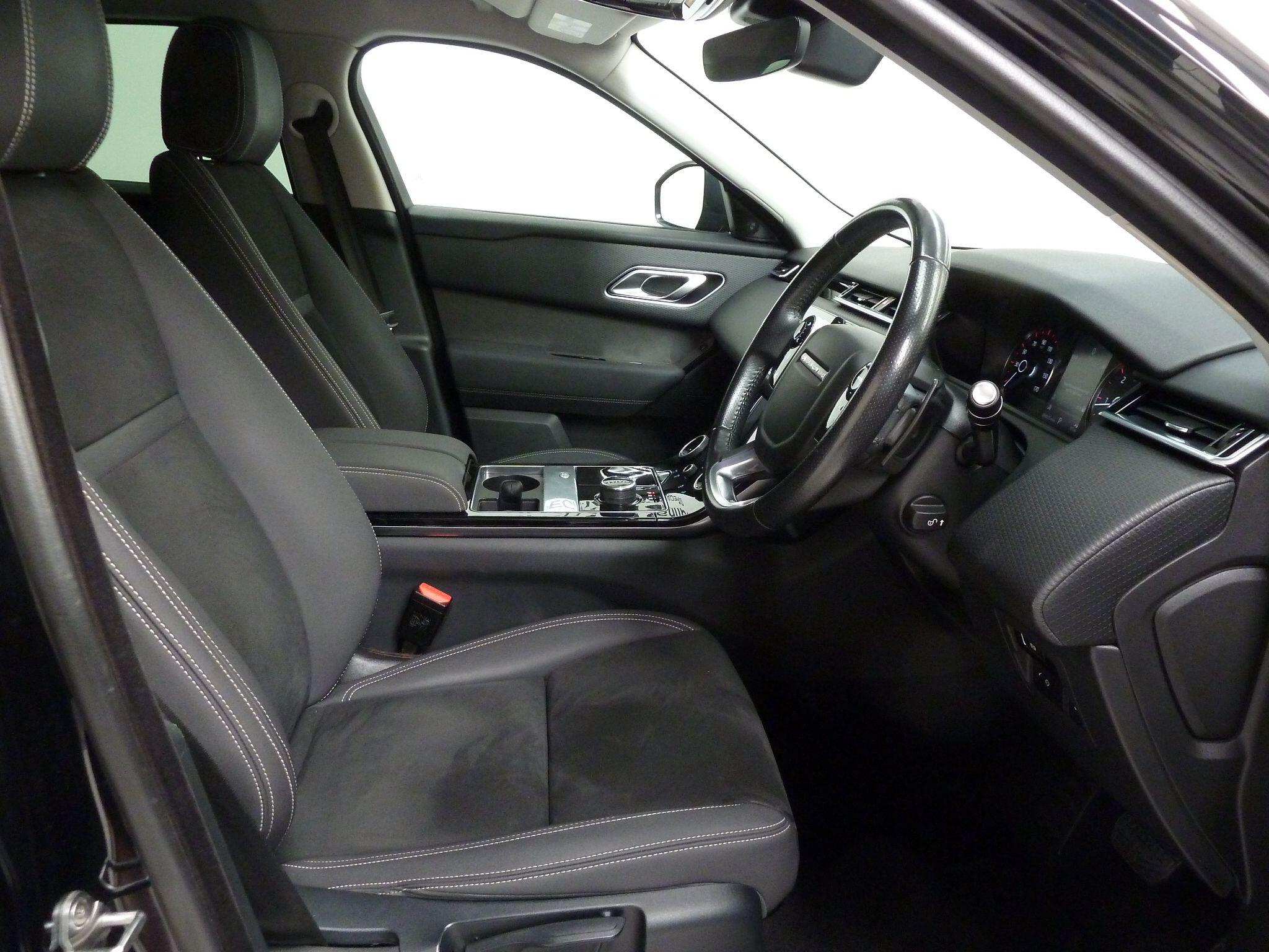 Land Rover Range Rover Velar 2.0 D200    <br/><br/>BLACK EXTERIOR DESIGN PACK