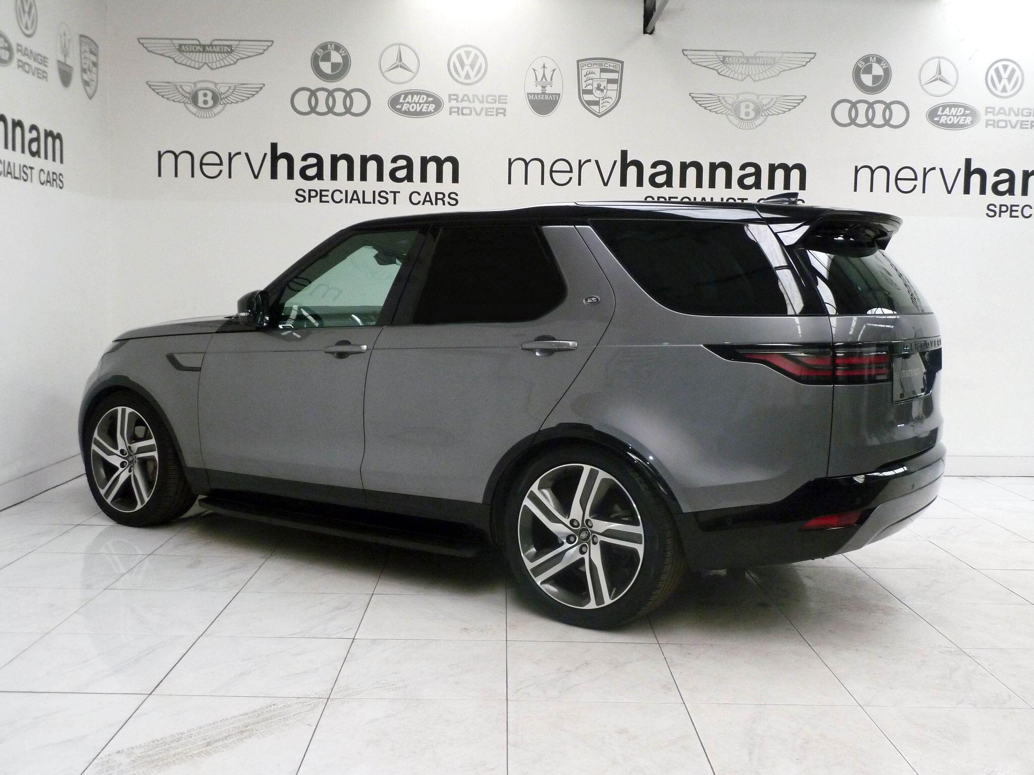 Land Rover Discovery 3.0   R-Dynamic HSE   <br/><br/>PAN ROOF + BLACK PACK + STEPS