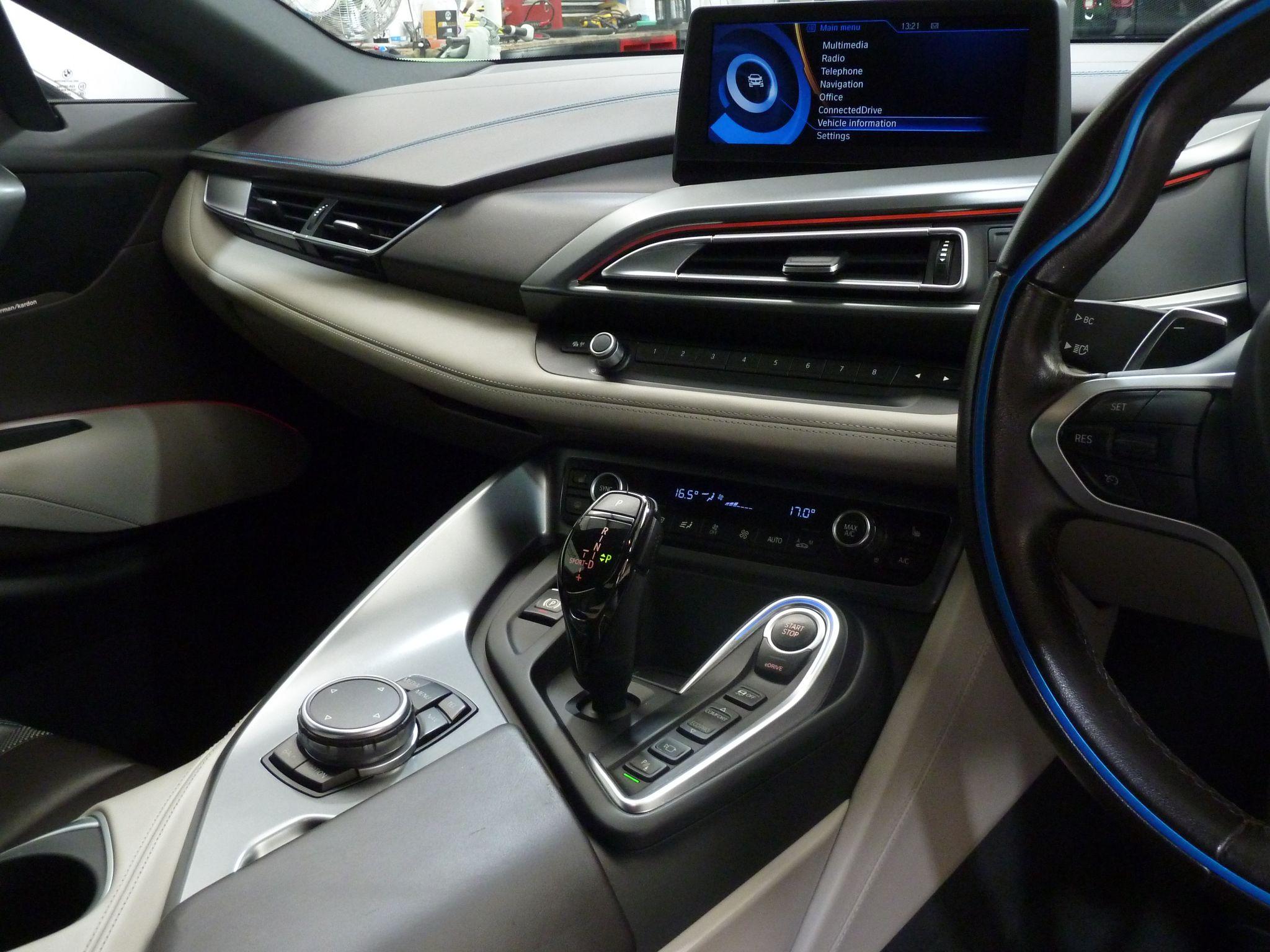 BMW i8 1.5 7.1kWh   <br/><br/>HARMAN KARDON-HEAD UP DISPLAY