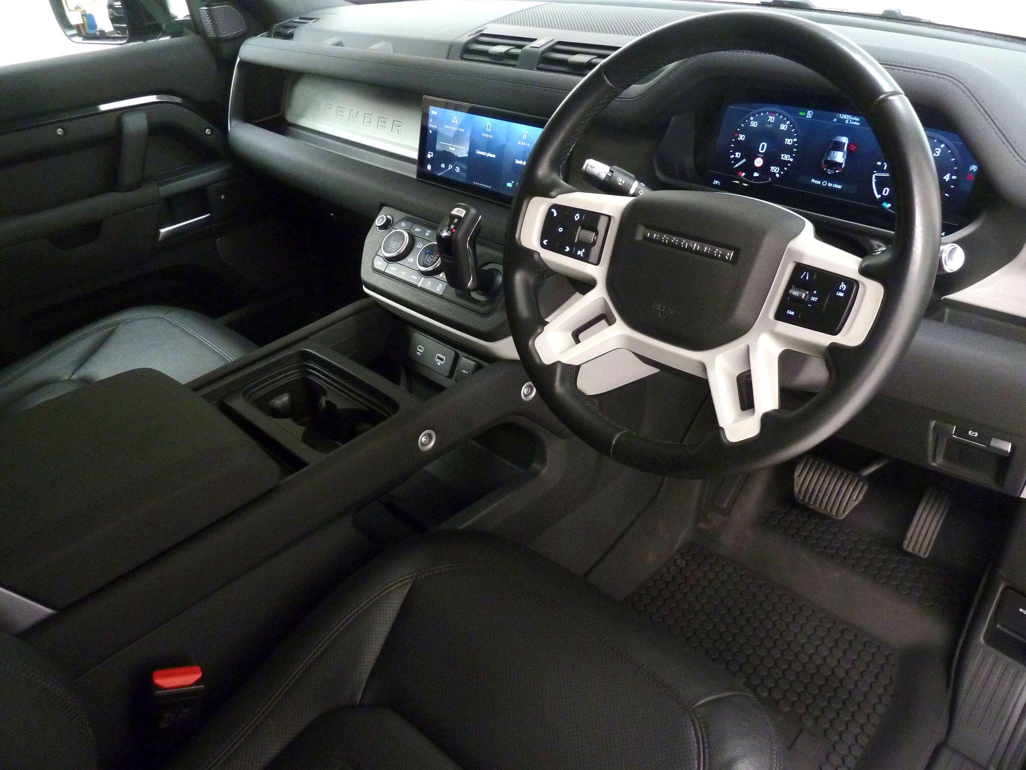 Land Rover Defender 110 3.0 D250  S   <br/><br/>HAWKE BLACK EDITION