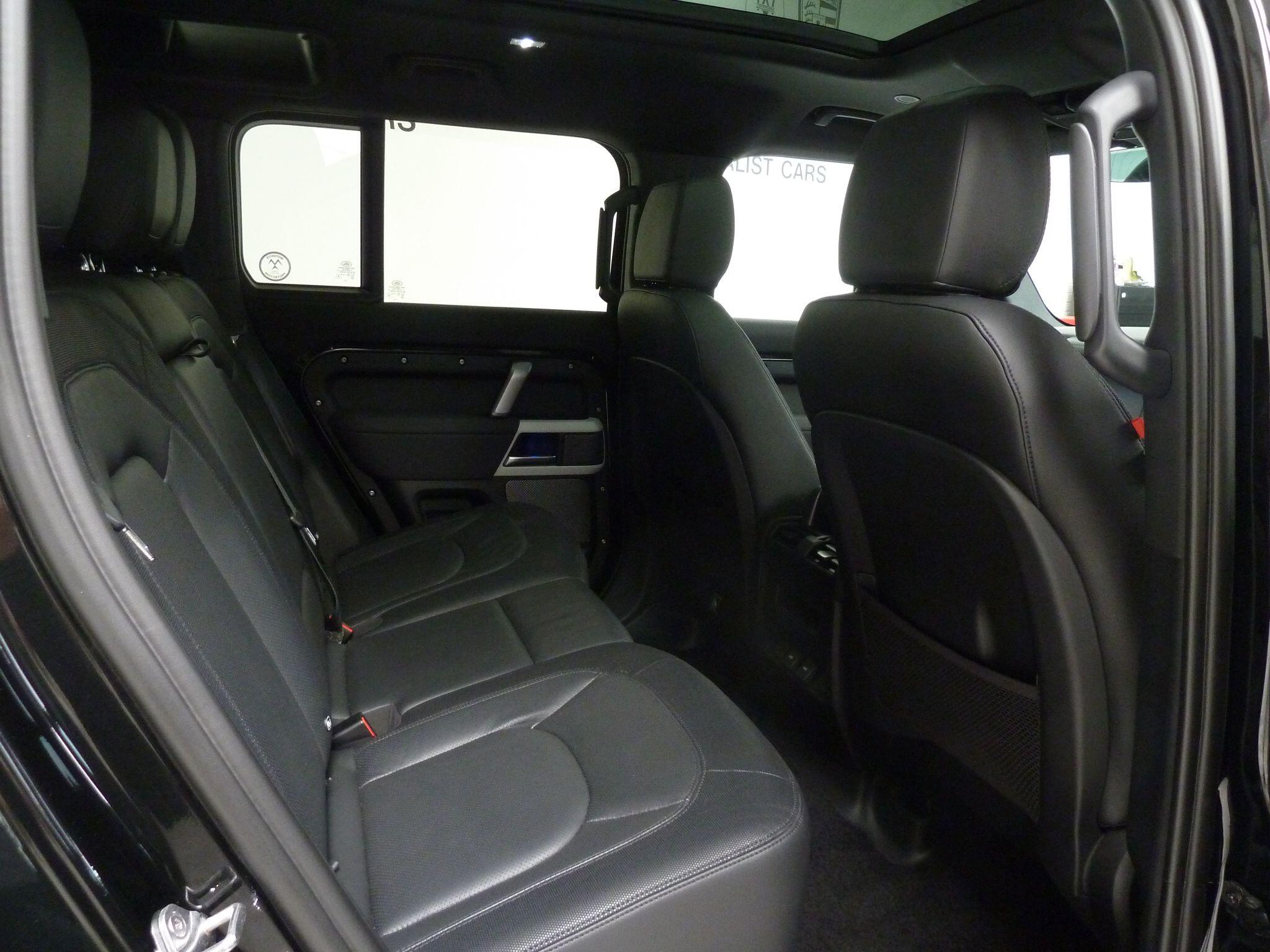 Land Rover Defender 110 2.0 P400e 15.4kWh X-Dynamic SE SUV  Petrol Plug-in Hybrid   (404 ps)<br/><br/>ROOF LIGHTS +BLACK PACK +STEPS
