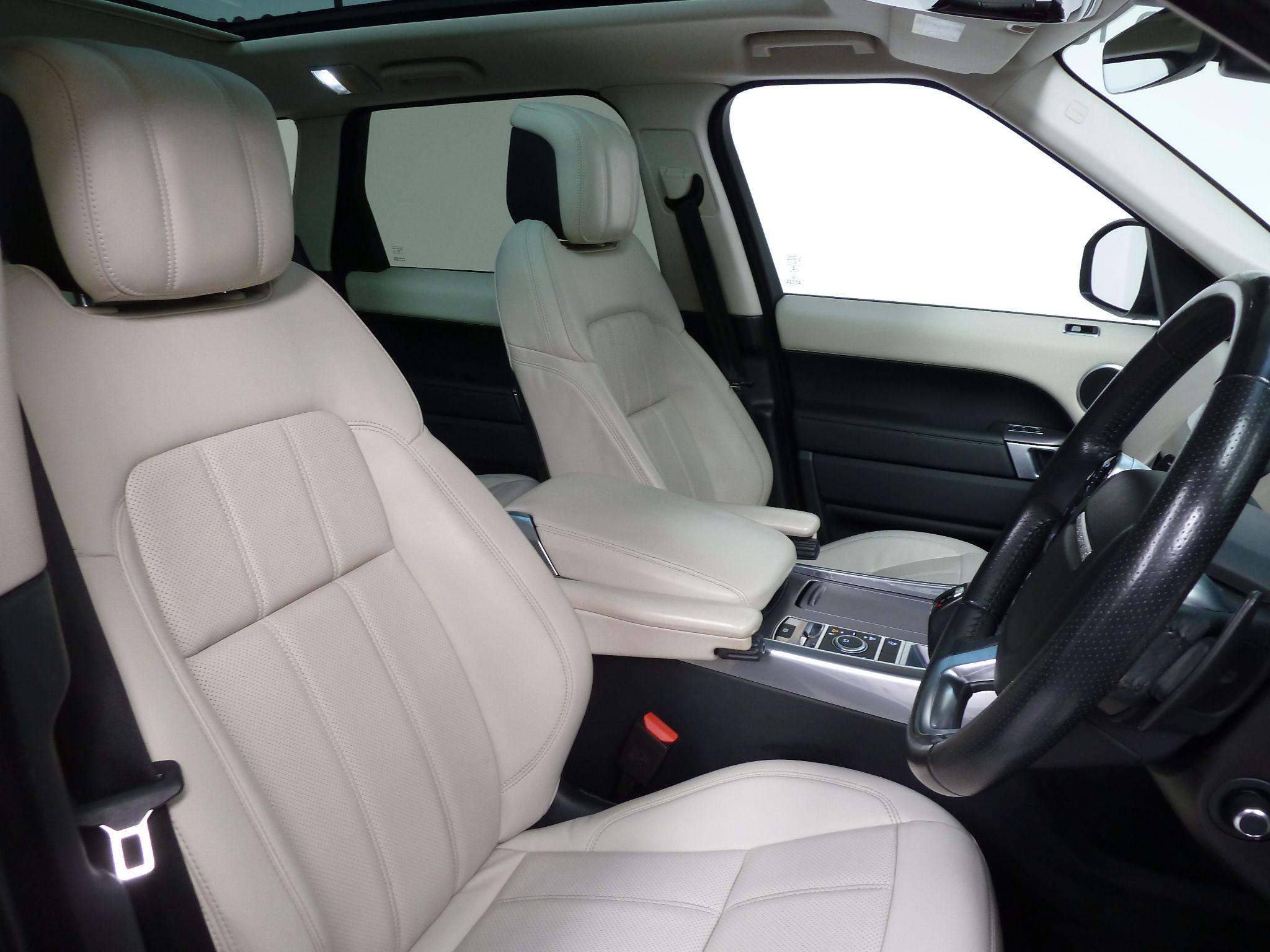 Land Rover Range Rover Sport 2.0 P400e  HSE Dynamic   <br/><br/>PAN ROOF + BLACK PACK + STEPS