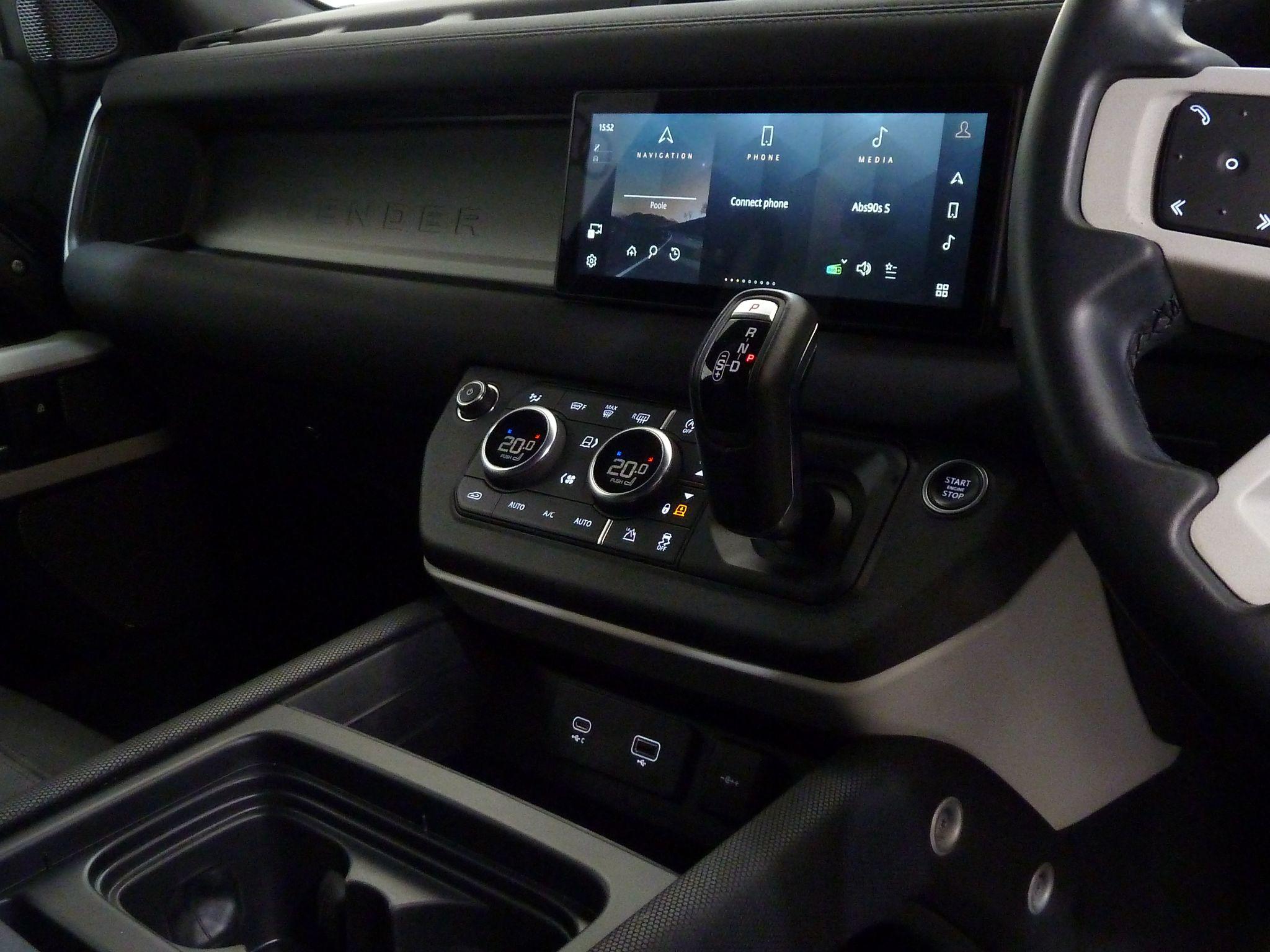 Land Rover Defender 110 2.0 P400e 15.4kWh XS Edition   <br/><br/>BLACK EXTERIOR DESIGN PACK