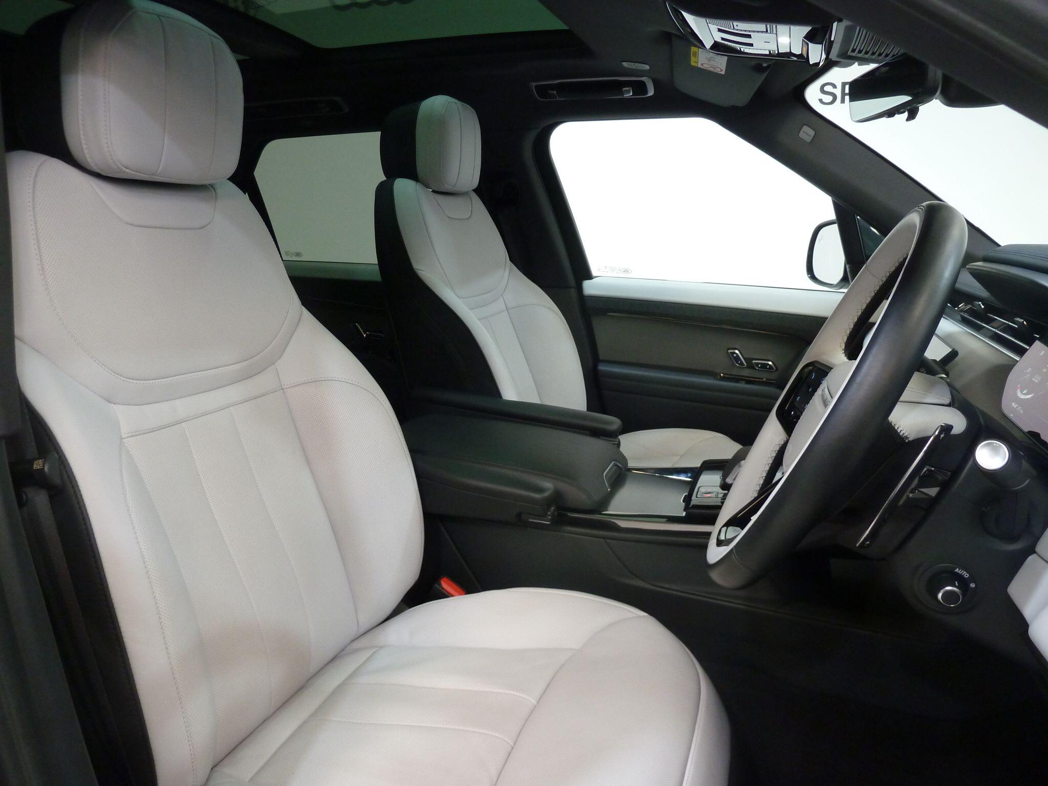 Land Rover Range Rover Sport 3.0 P460e 38.2kWh Dynamic SE   <br/><br/>PAN ROOF + BLACK PACK + HUD