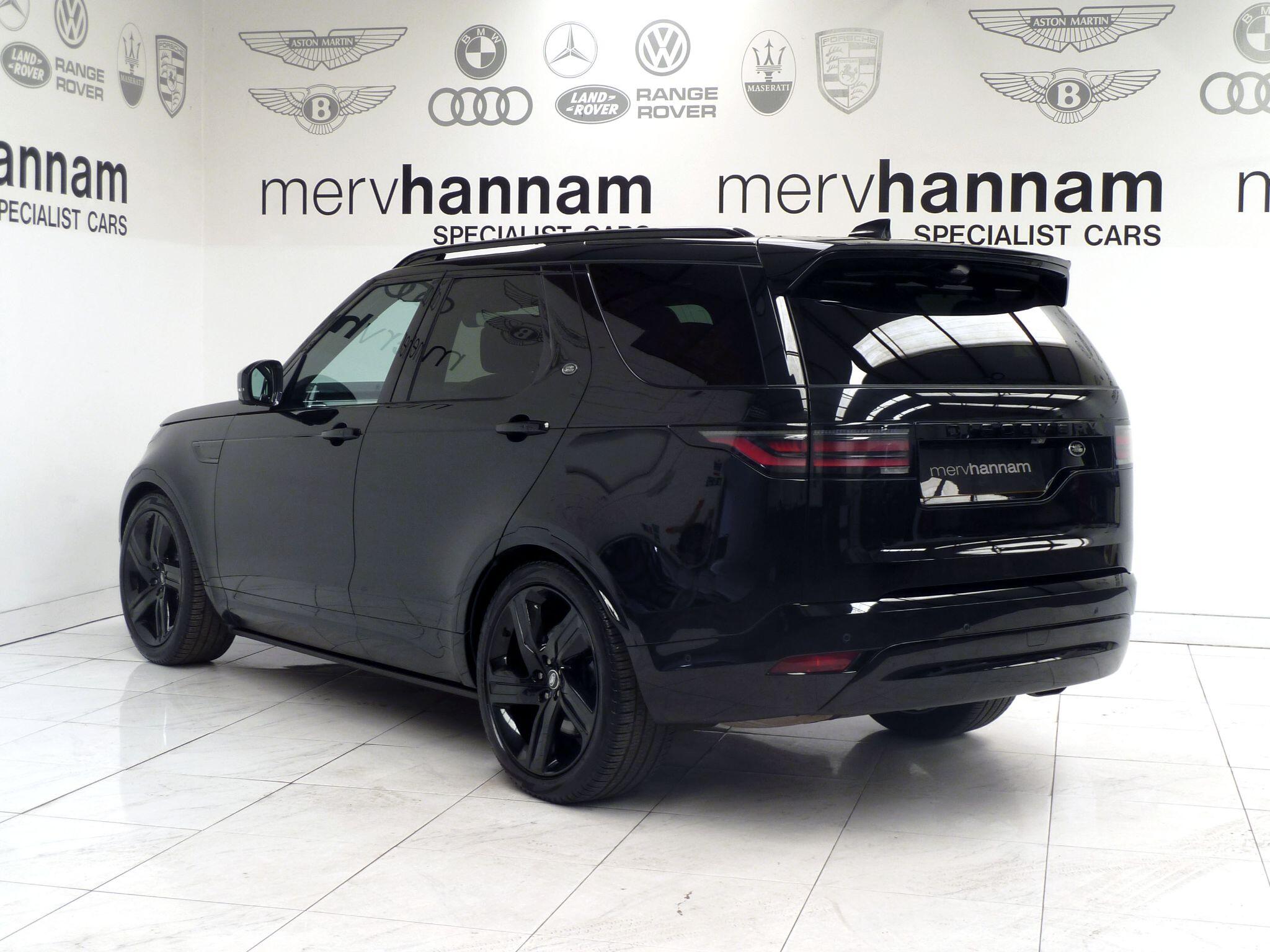 Land Rover Discovery 3.0   Metropolitan Edition   <br/><br/>PAN ROOF + BLACK PACK + STEPS