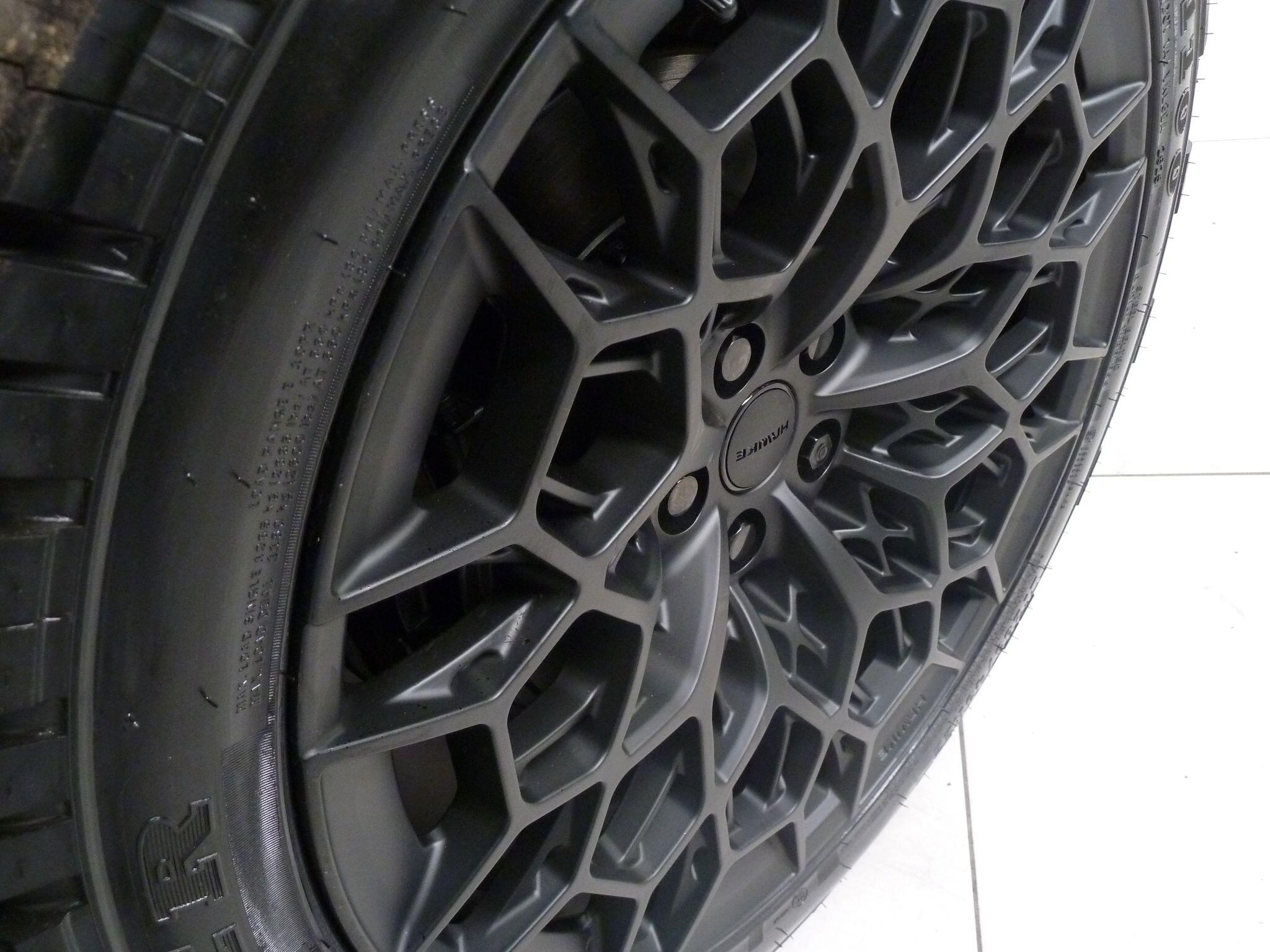 Land Rover Defender 90 3.0 P400  XS Edition   <br/><br/>HAWKE BLACK EDITION 90