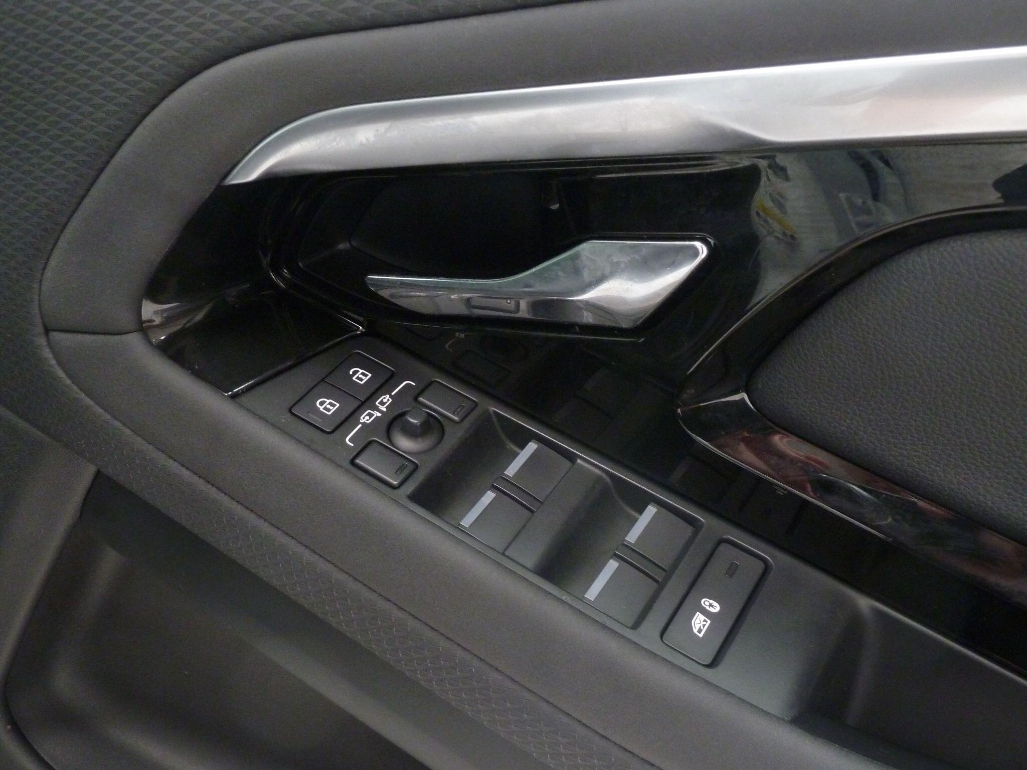 Land Rover Range Rover Evoque 2.0 D200  R-Dynamic S   <br/><br/>BLACK EXTERIOR PACKAGE