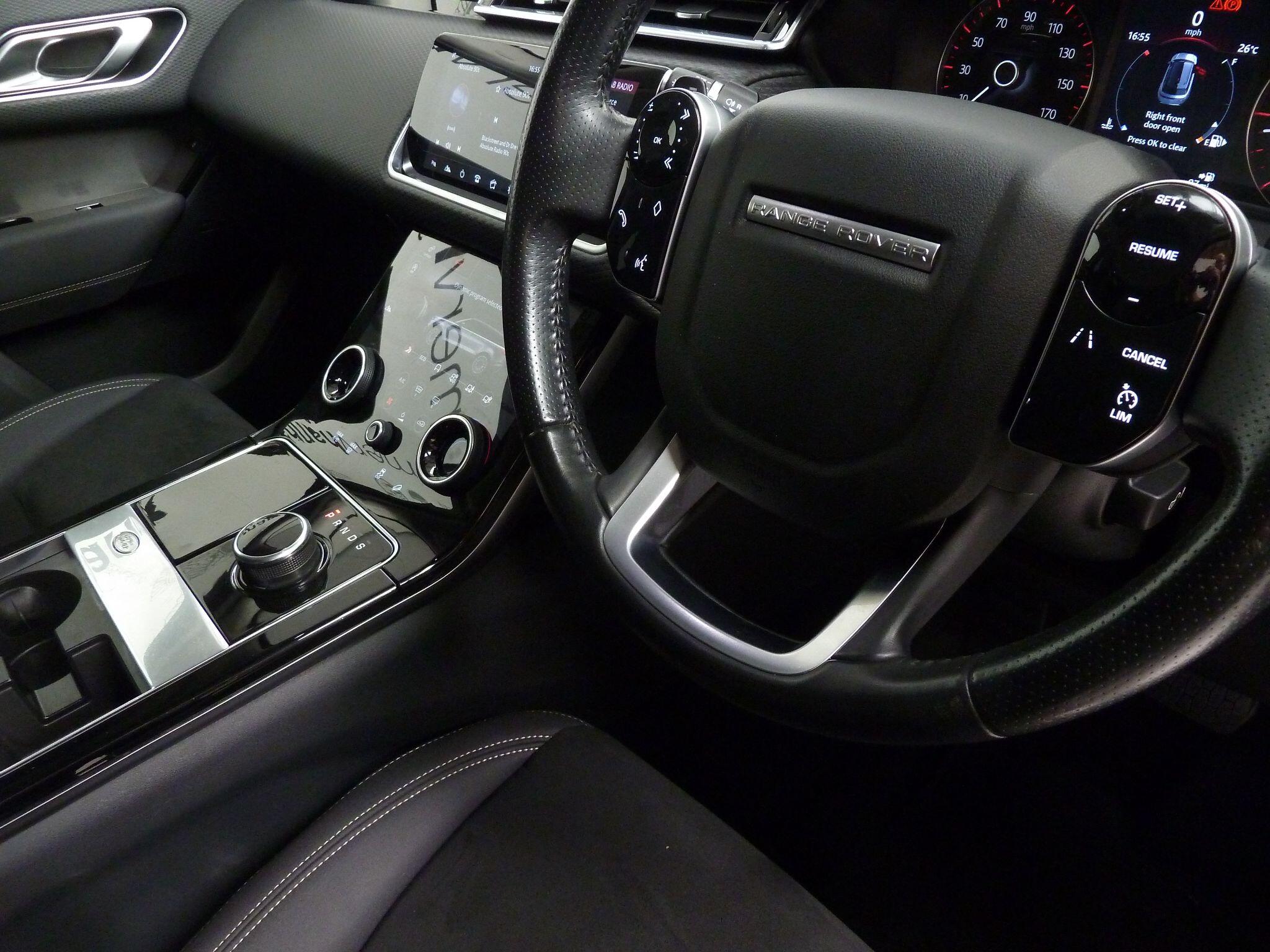 Land Rover Range Rover Velar 2.0 D200    <br/><br/>BLACK EXTERIOR DESIGN PACK
