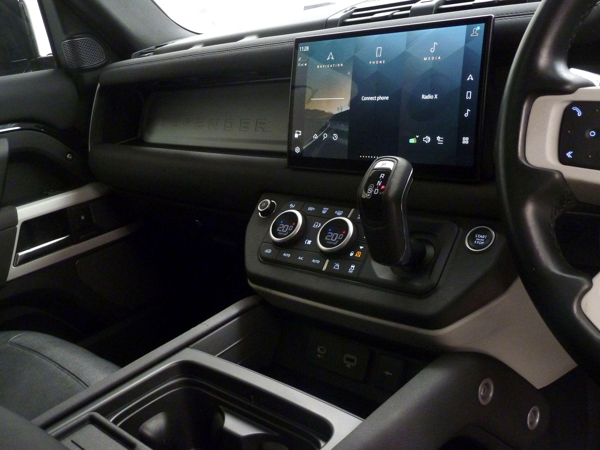 Land Rover Defender 90 3.0 D250  X-Dynamic SE SUV  Diesel   (250 ps)<br/><br/>HAWKE XS EDITION