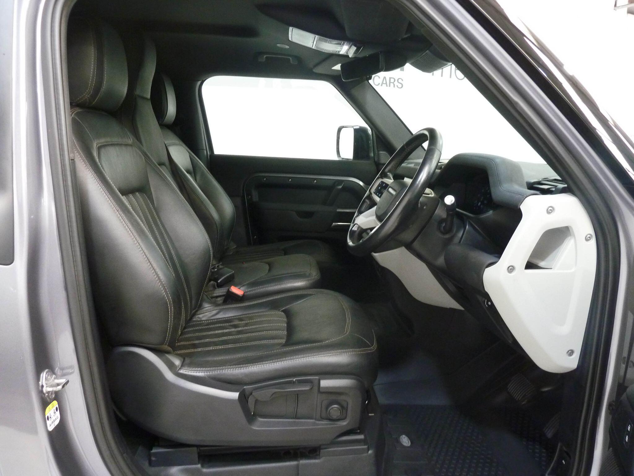 Land Rover Defender 90 3.0 D200  Hard Top SUV SWB   <br/><br/>OVERLAND EDITION 37990 +VAT