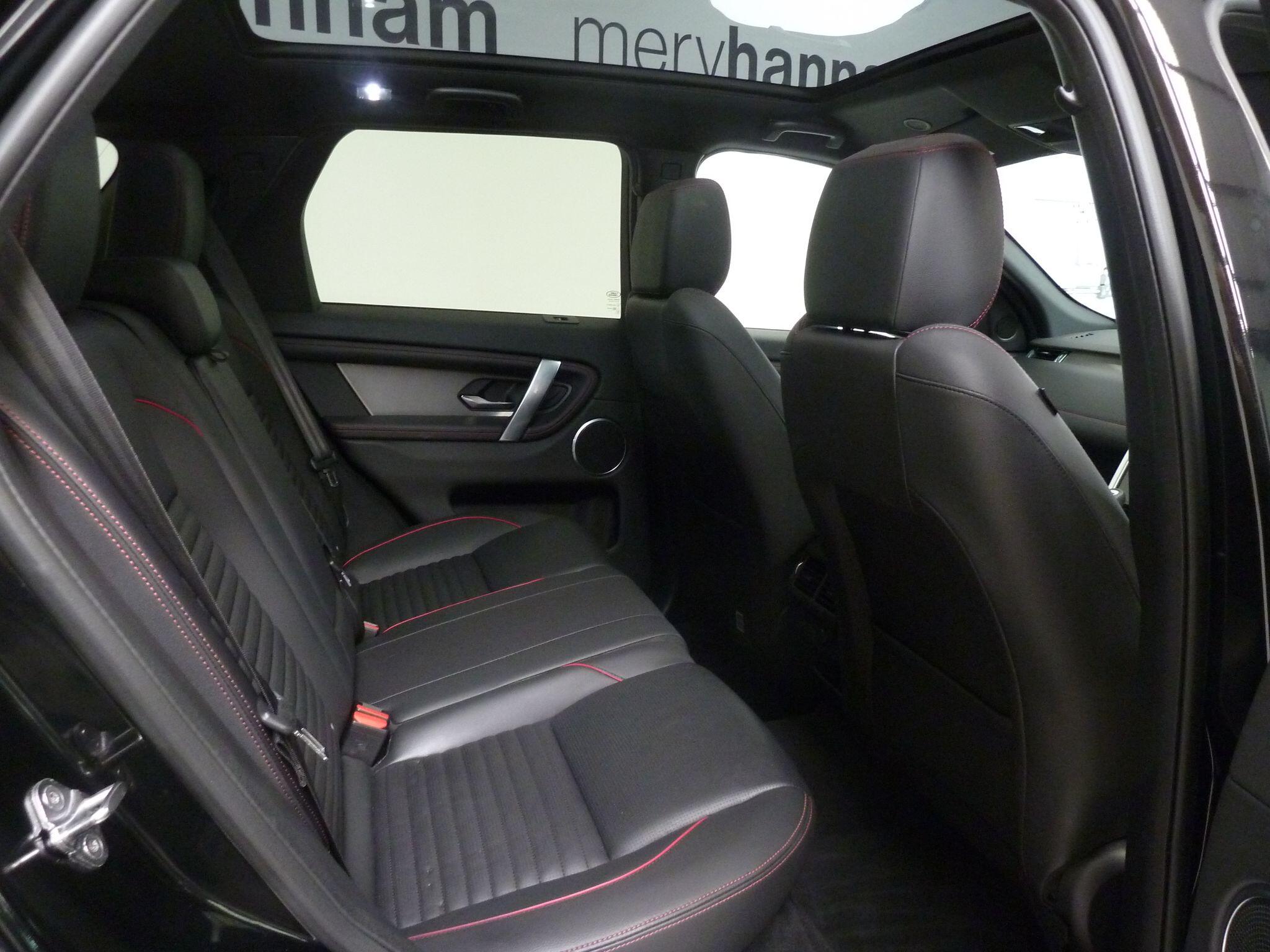 Land Rover Discovery Sport 1.5 P300e 12.2kWh Urban Edition   <br/><br/>PAN ROOF + BLACK PACK