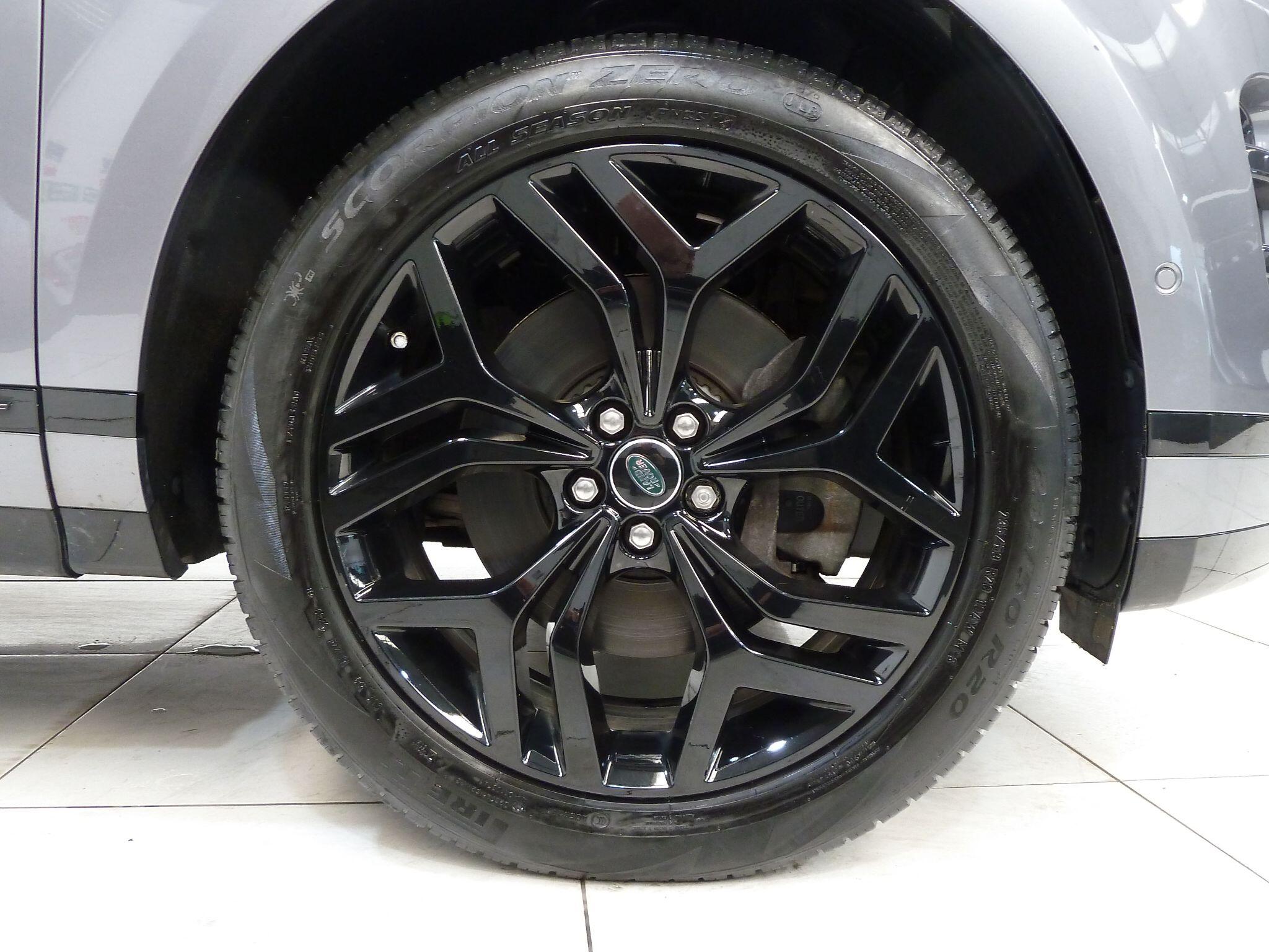 Land Rover Range Rover Evoque 2.0 D200  R-Dynamic SE   <br/><br/>PAN ROOF + BLACK PACK