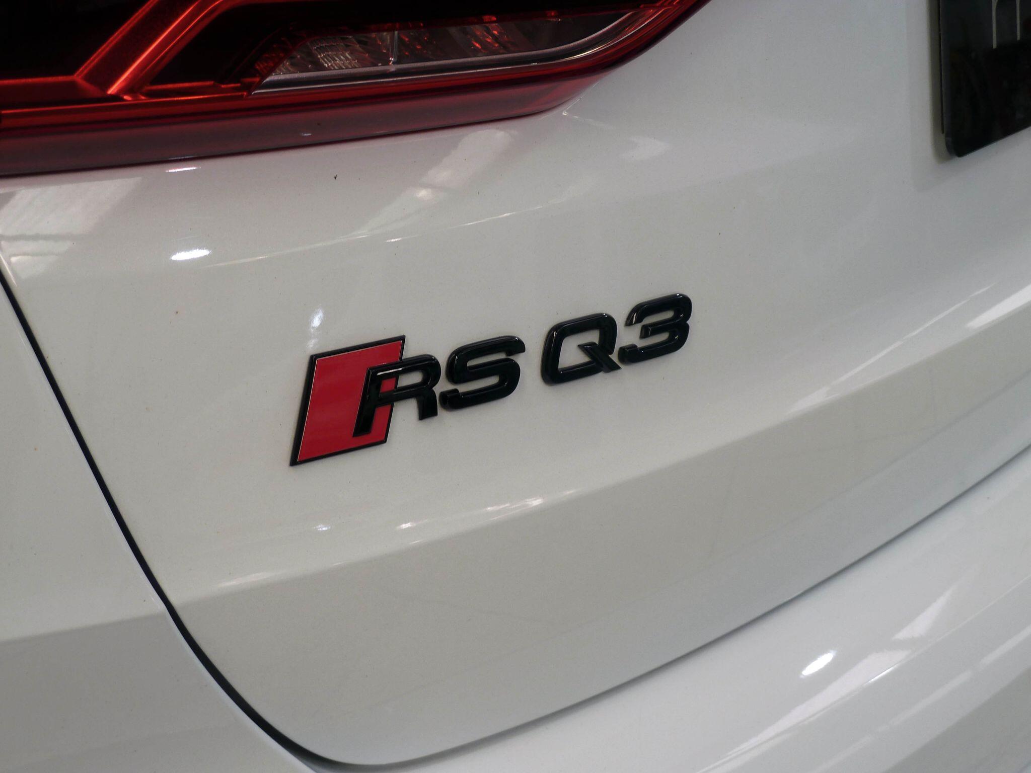 Audi RS Q3 2.5 TFSI S Tronic quattro   <br/><br/>CERAMIC BRAKES + RS SUSPENSION