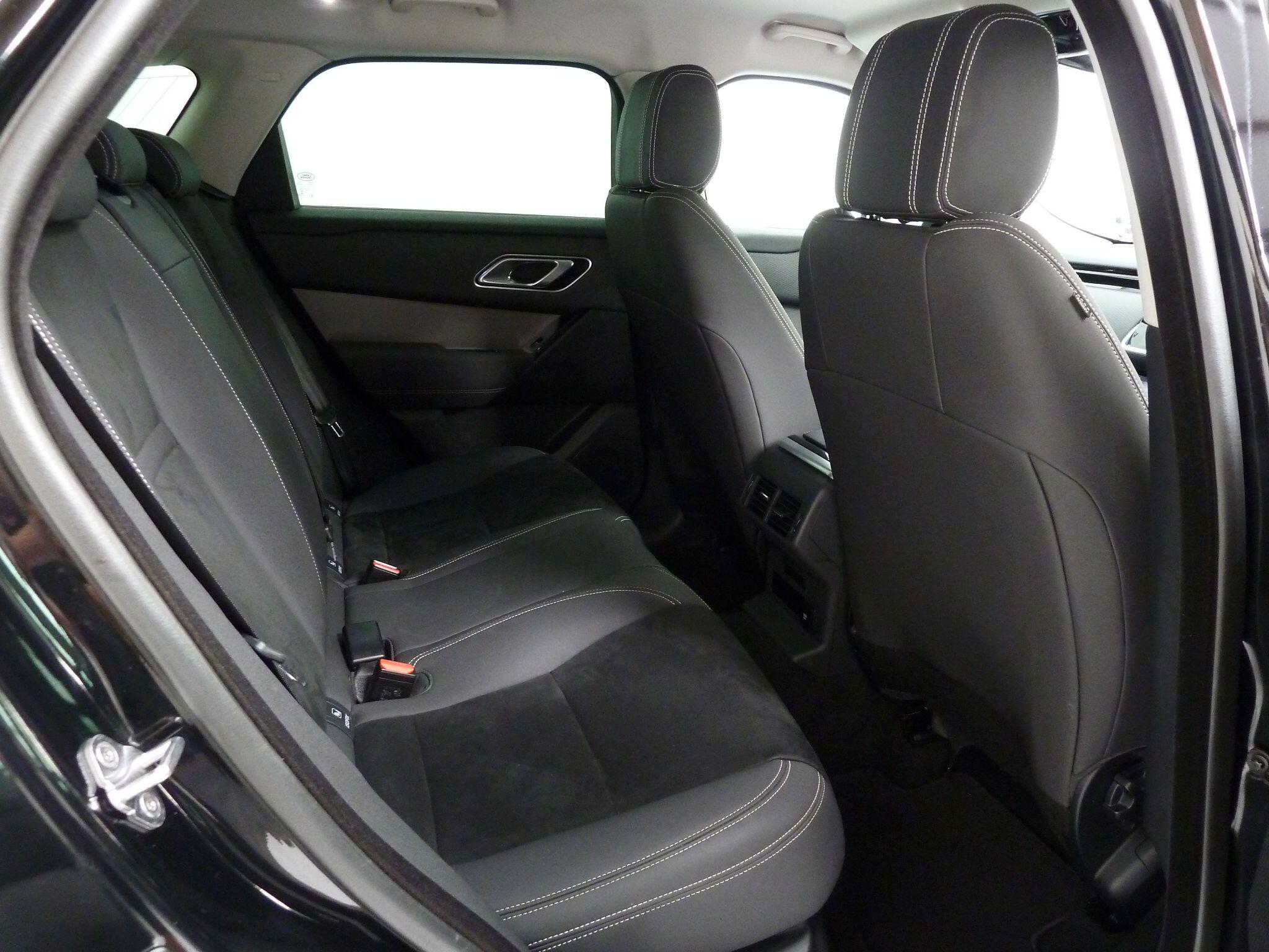 Land Rover Range Rover Velar 2.0 D200    <br/><br/>BLACK EXTERIOR DESIGN PACK