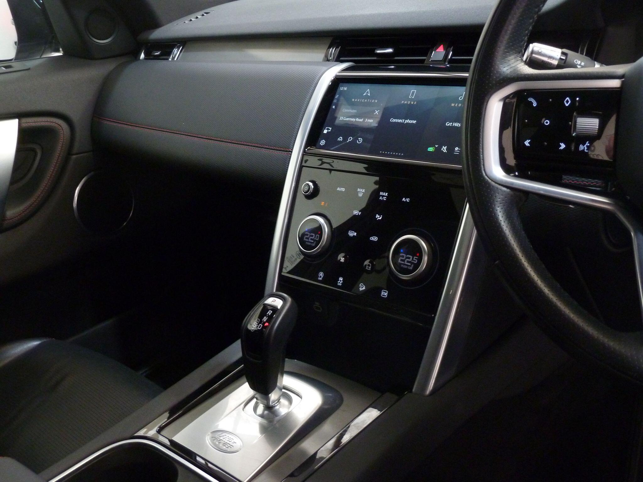 Land Rover Discovery Sport 1.5 P300e 12.2kWh Urban Edition   <br/><br/>PAN ROOF + BLACK PACK