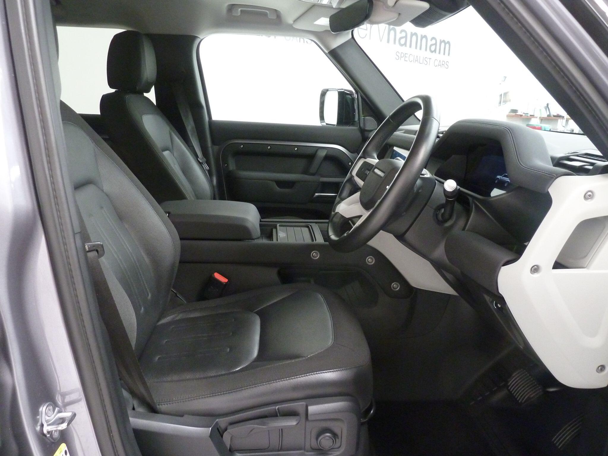 Land Rover Defender 110 2.0 SD4 S   <br/><br/>HAWKE EIGER EDITION