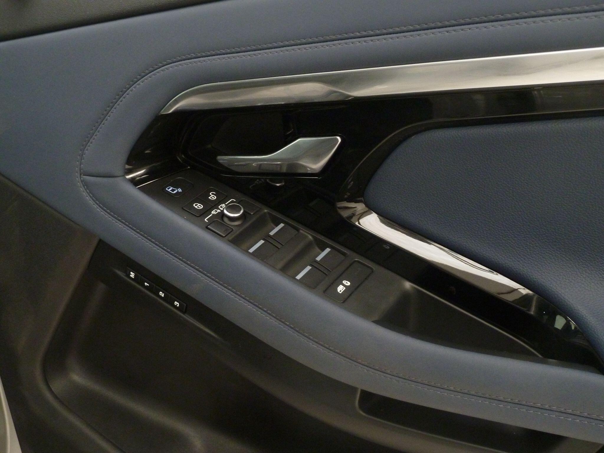 Land Rover Range Rover Evoque 2.0 P200  R-Dynamic SE   <br/><br/>HEATED WHEEL + REVERSE  CAMERA