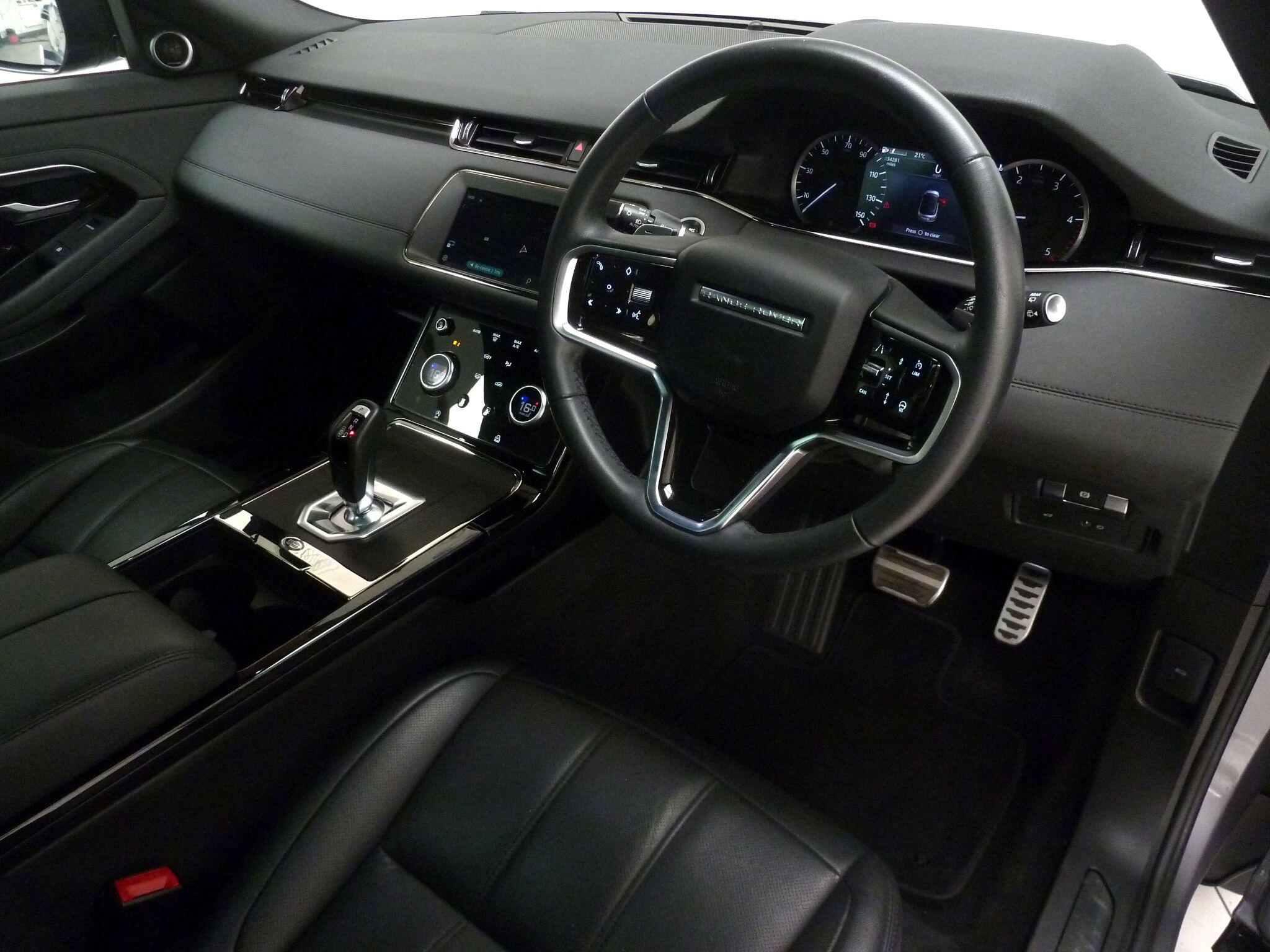 Land Rover Range Rover Evoque 2.0 D200  R-Dynamic SE   <br/><br/>PAN ROOF + BLACK PACK