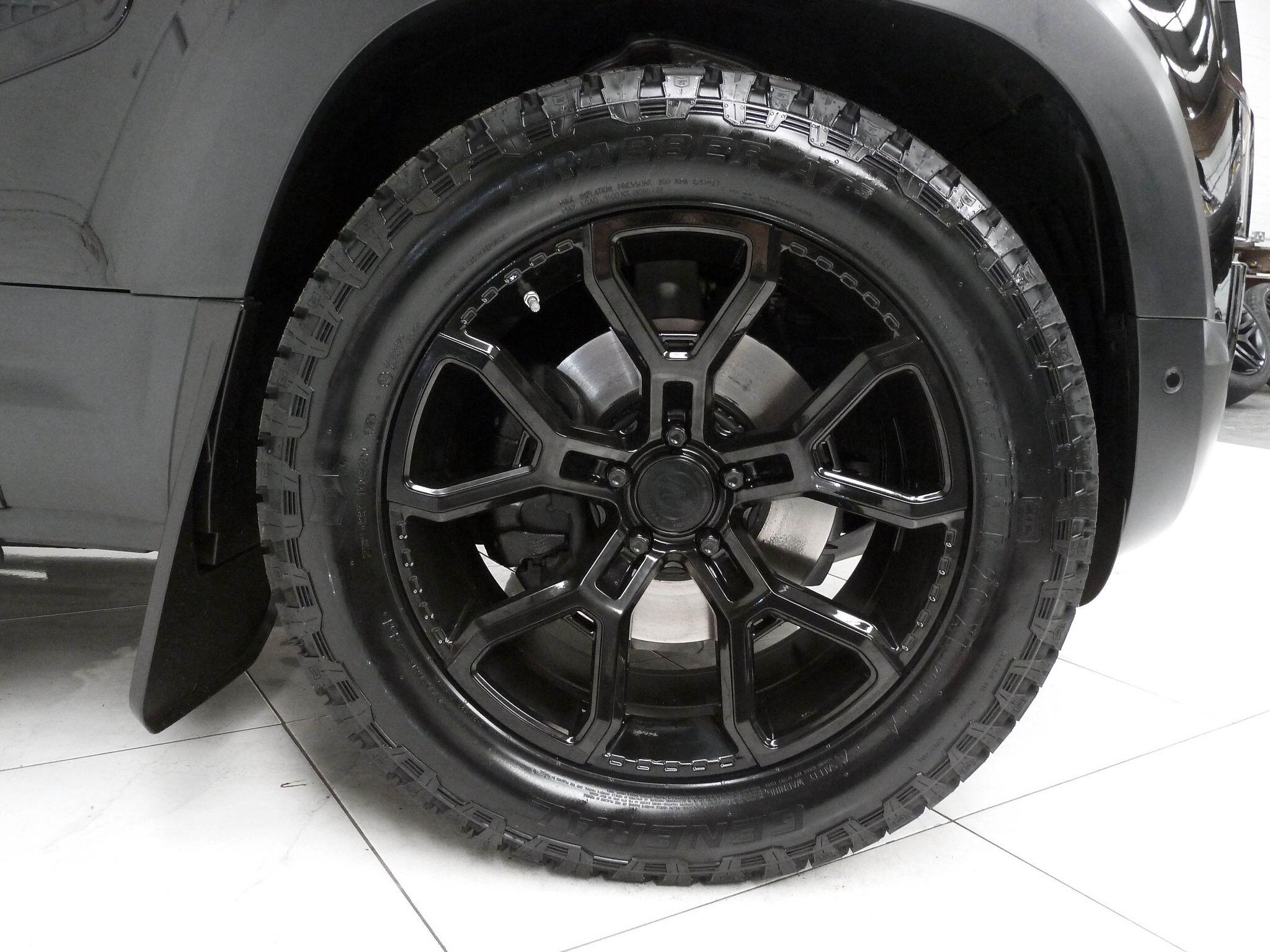 Land Rover Defender 110 2.0 SD4 SE   <br/><br/>PROJEX BLACK EDITION