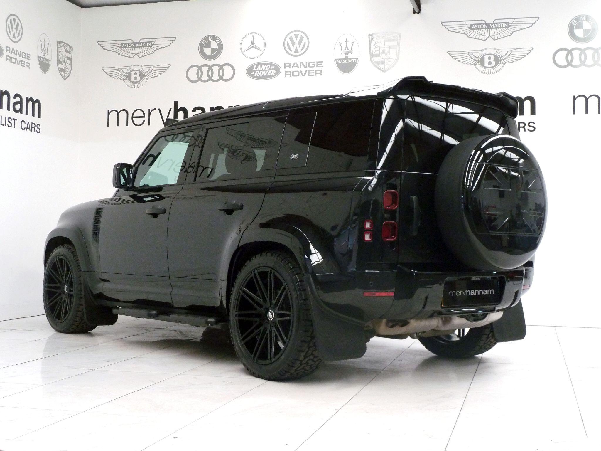 Land Rover Defender 110 2.0 SD4   <br/><br/>PAN ROOF + BLACK PACK + STEPS