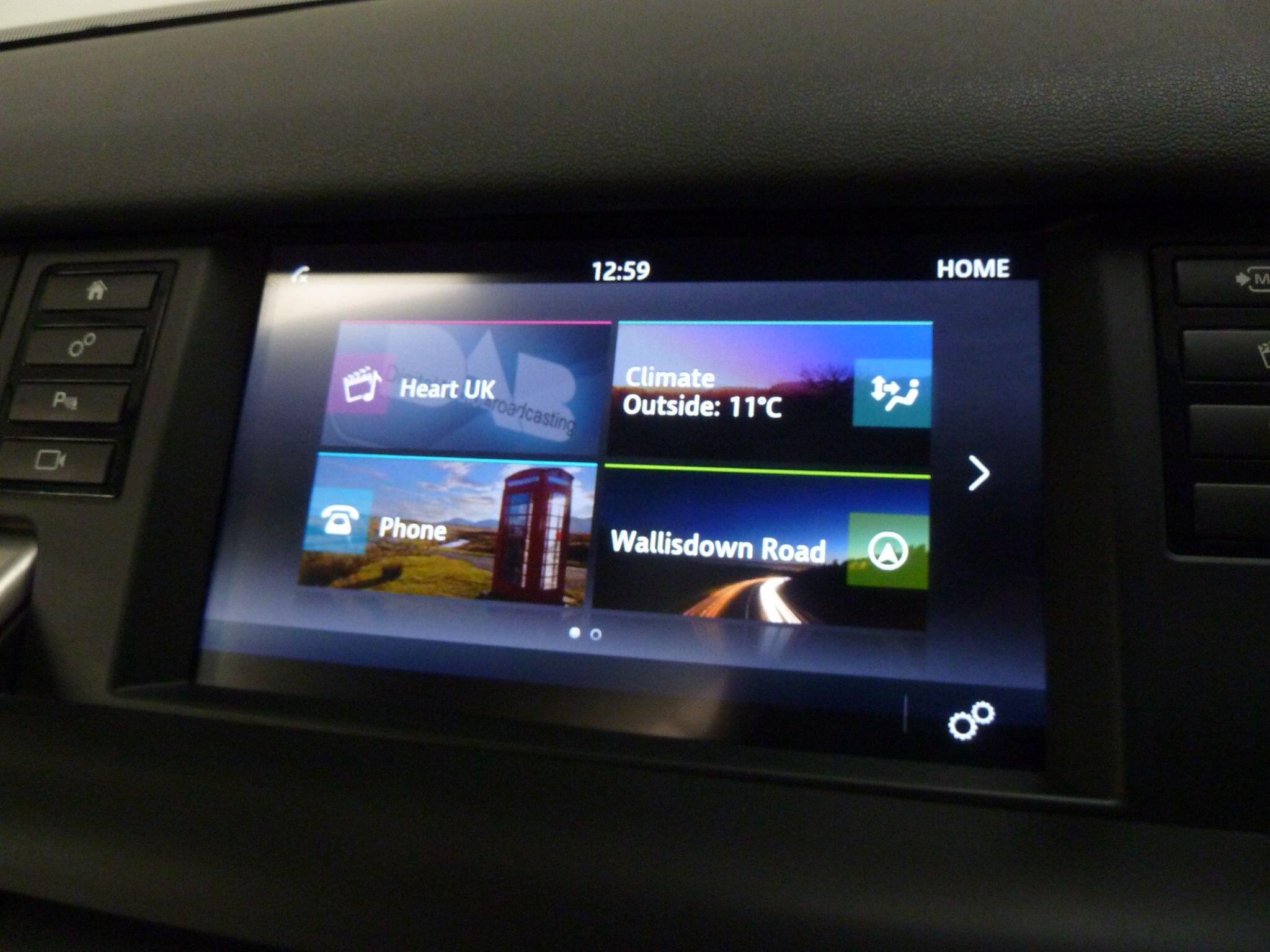 Land Rover Discovery Sport 2.0 TD4 HSE Black   <br/><br/>BLACK EXTERIOR PACK + PAN ROOF