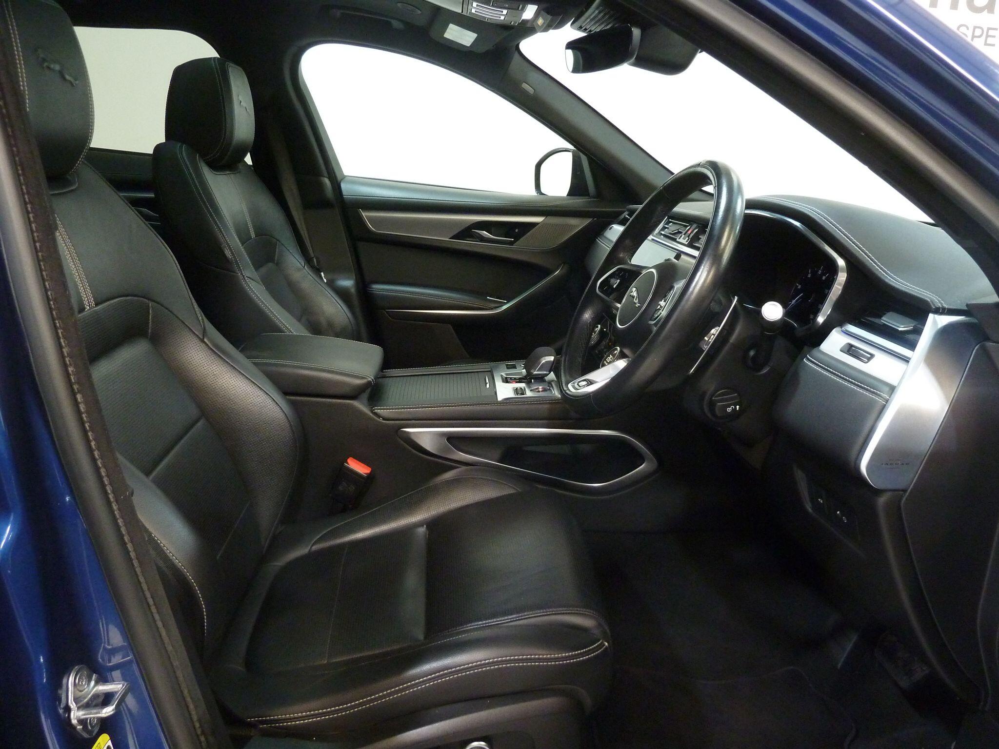 Jaguar F-PACE 2.0 D200  R-Dynamic SAWD   <br/><br/>BLACK EXTERIOR PACK + PAN ROOF